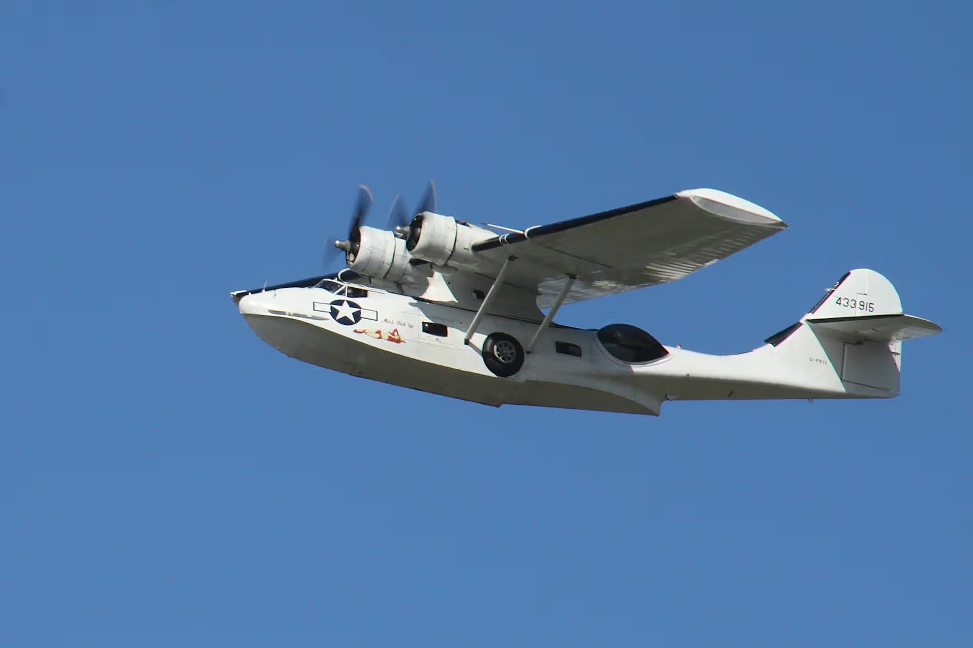 Unidentified — Twin-engine aircraft