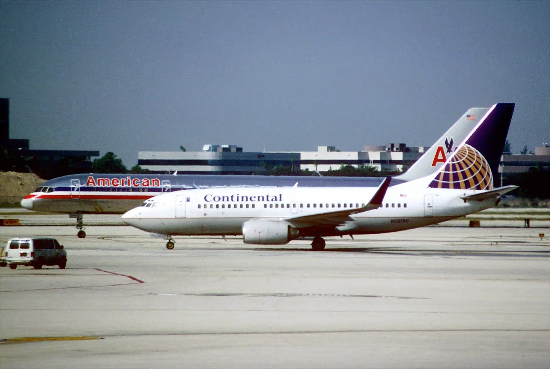 N13750 — Boeing