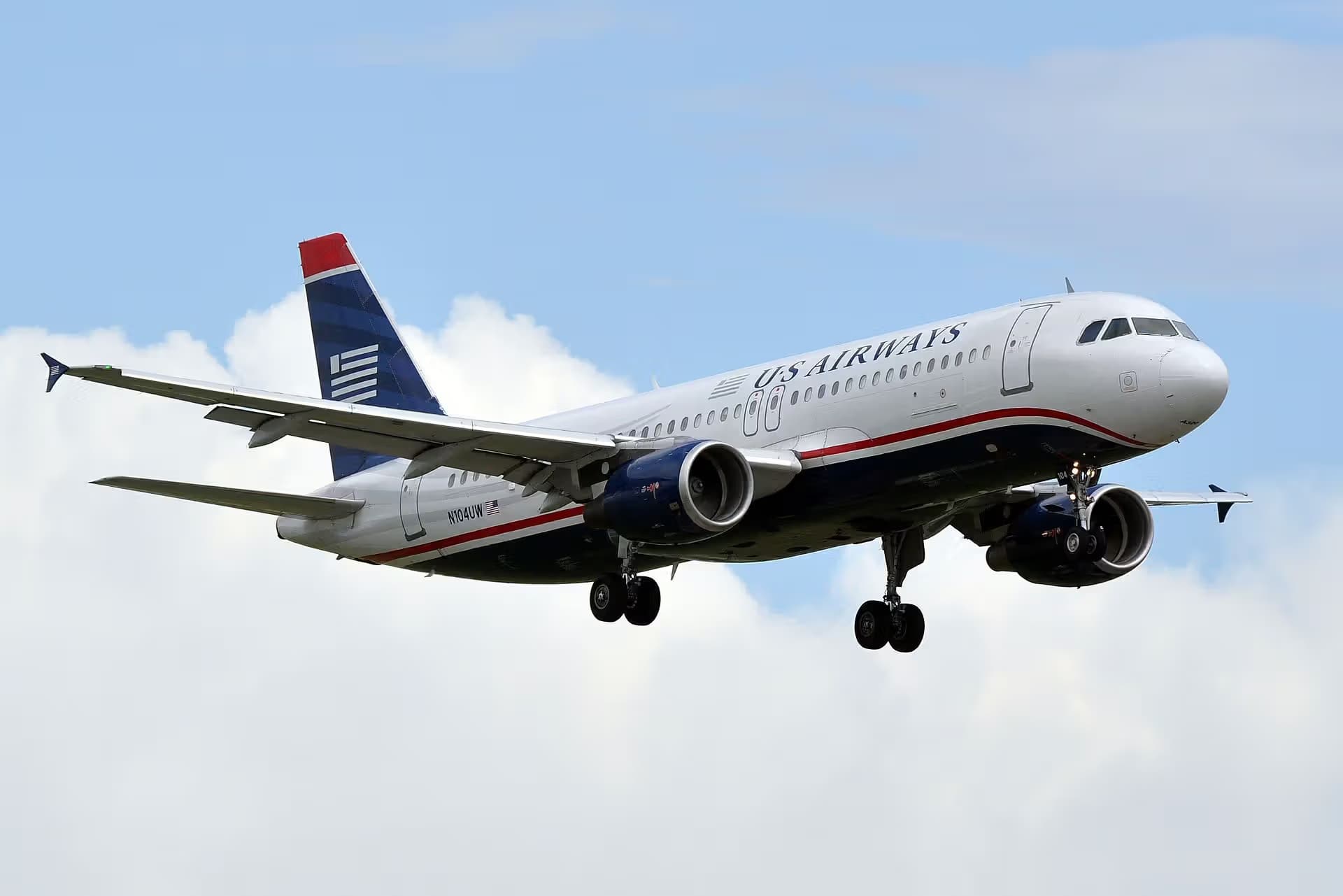 N104UW — Airbus