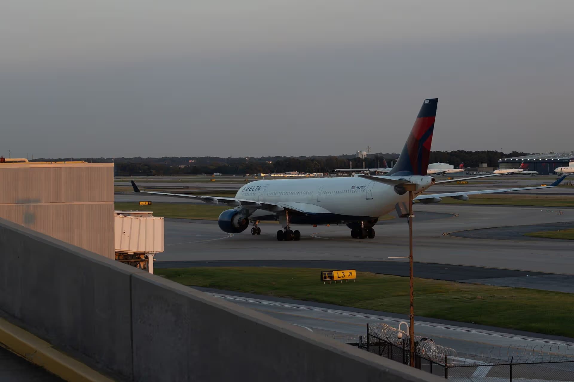 N854NW — Twin-engine aircraft