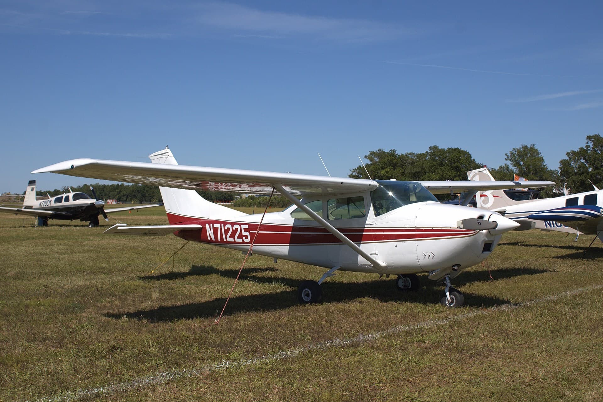 N71225 — Single-engine aircraft