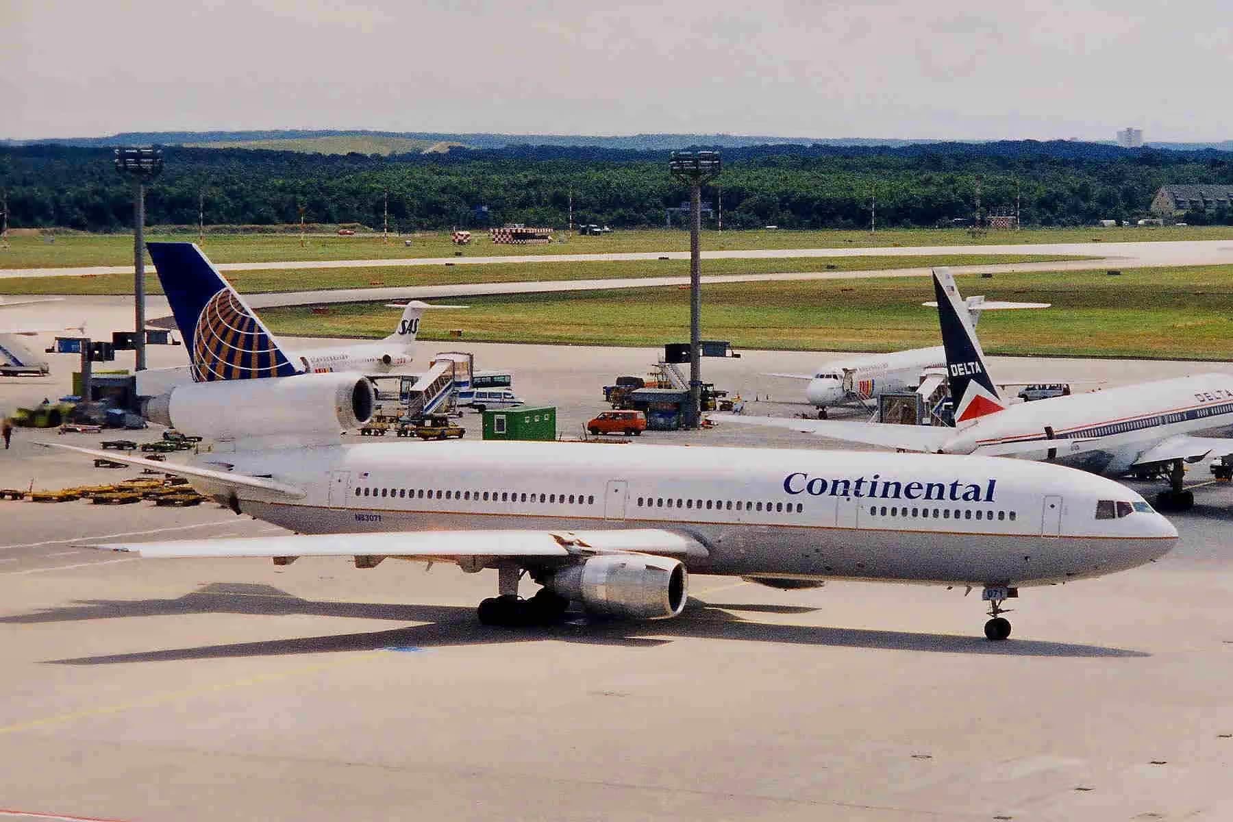 N83071 — Twin-engine aircraft