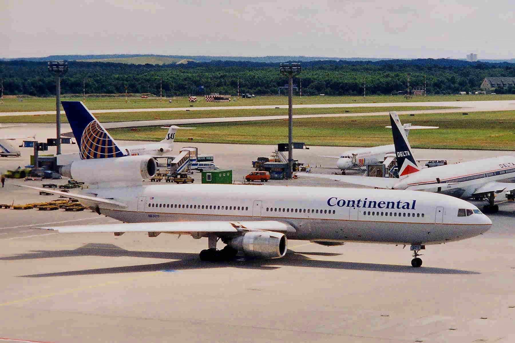 N83071 — Twin-engine aircraft