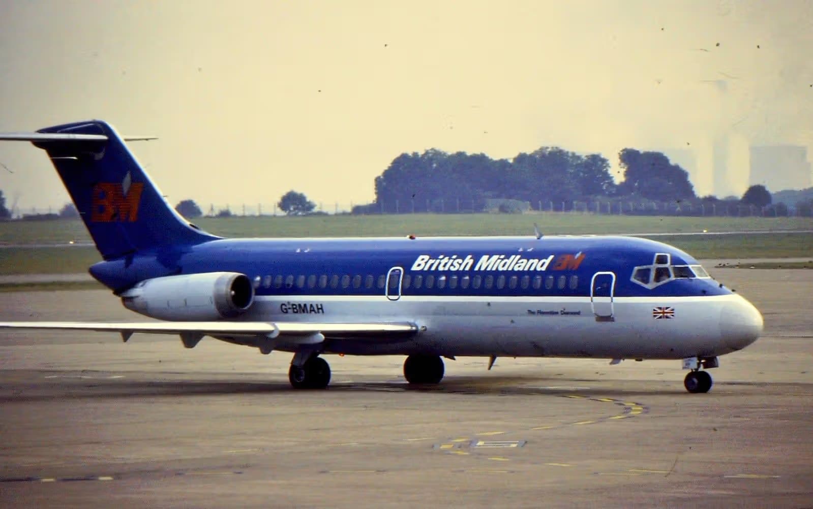G-BMAH — Twin-engine aircraft
