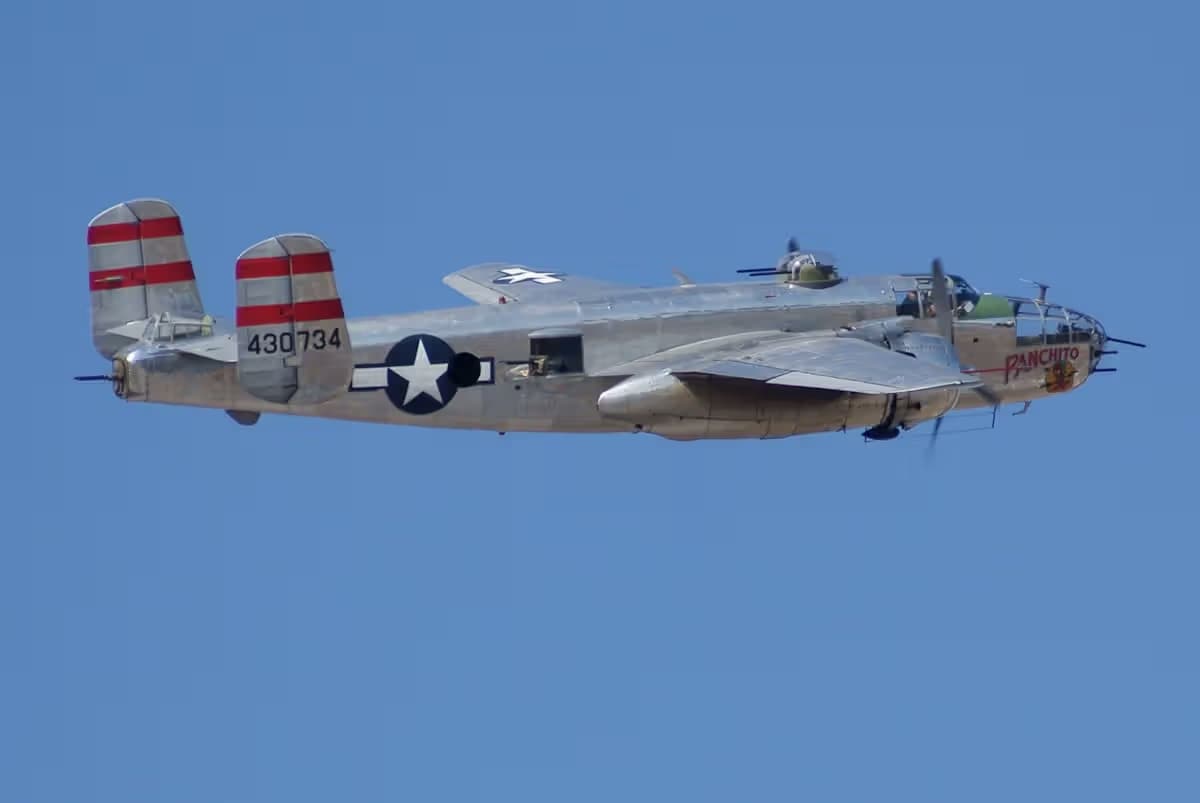 Unidentified — Twin-engine aircraft