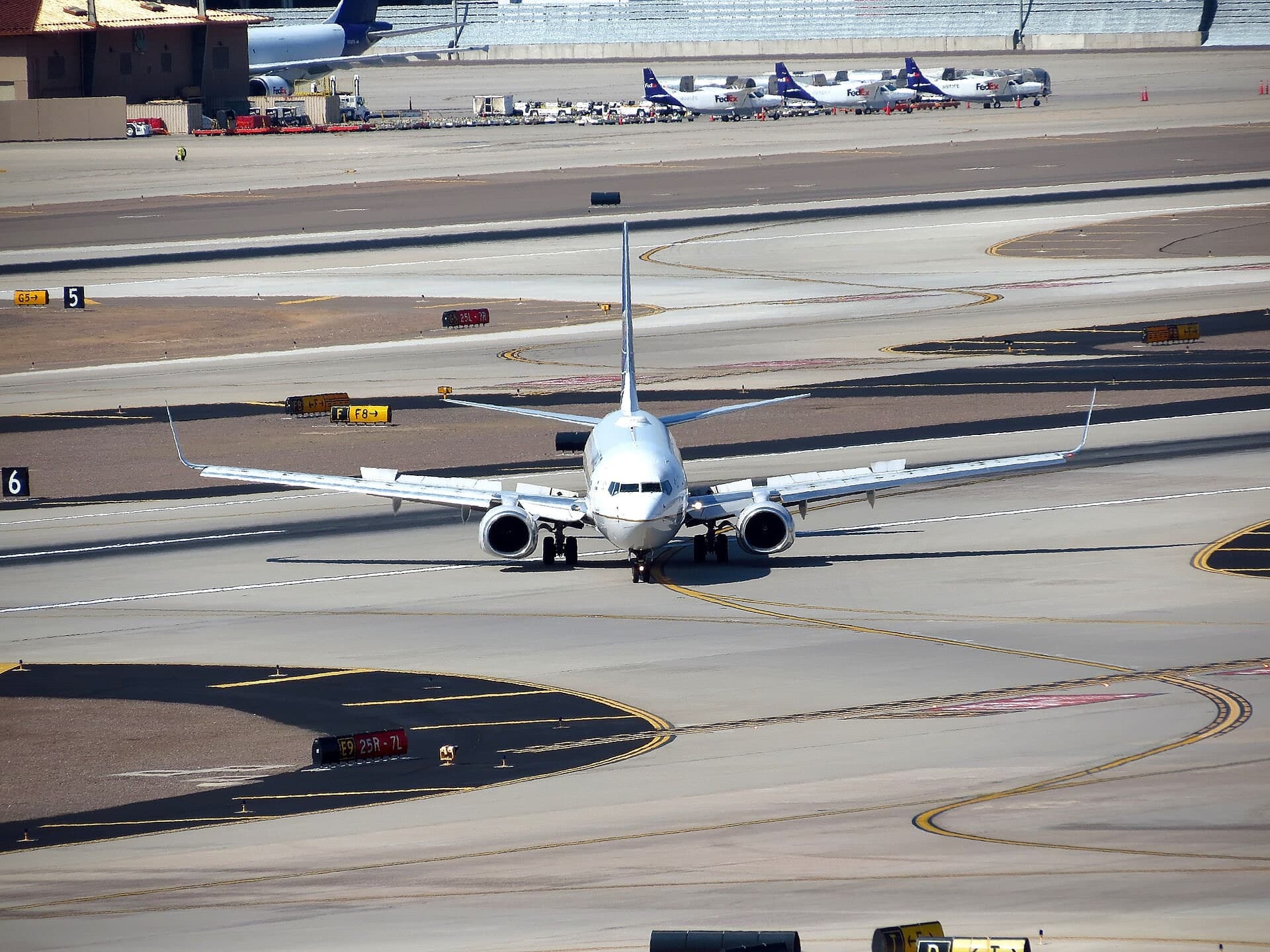 N33286 — Twin-engine aircraft