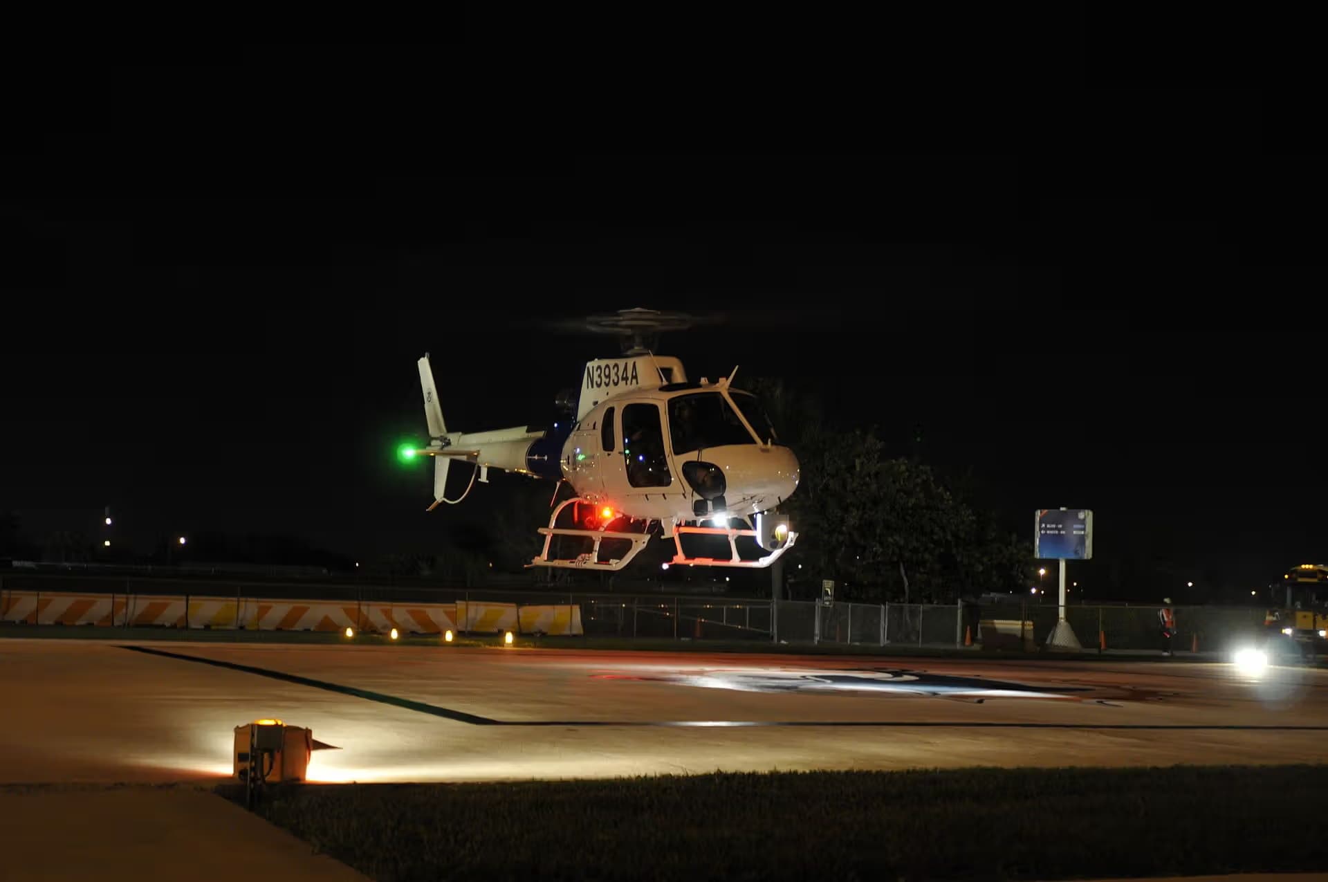 N3934A — Helicopter