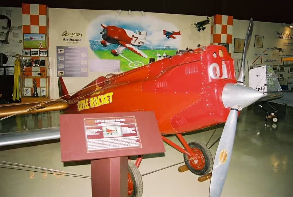 Unidentified — Single-engine aircraft