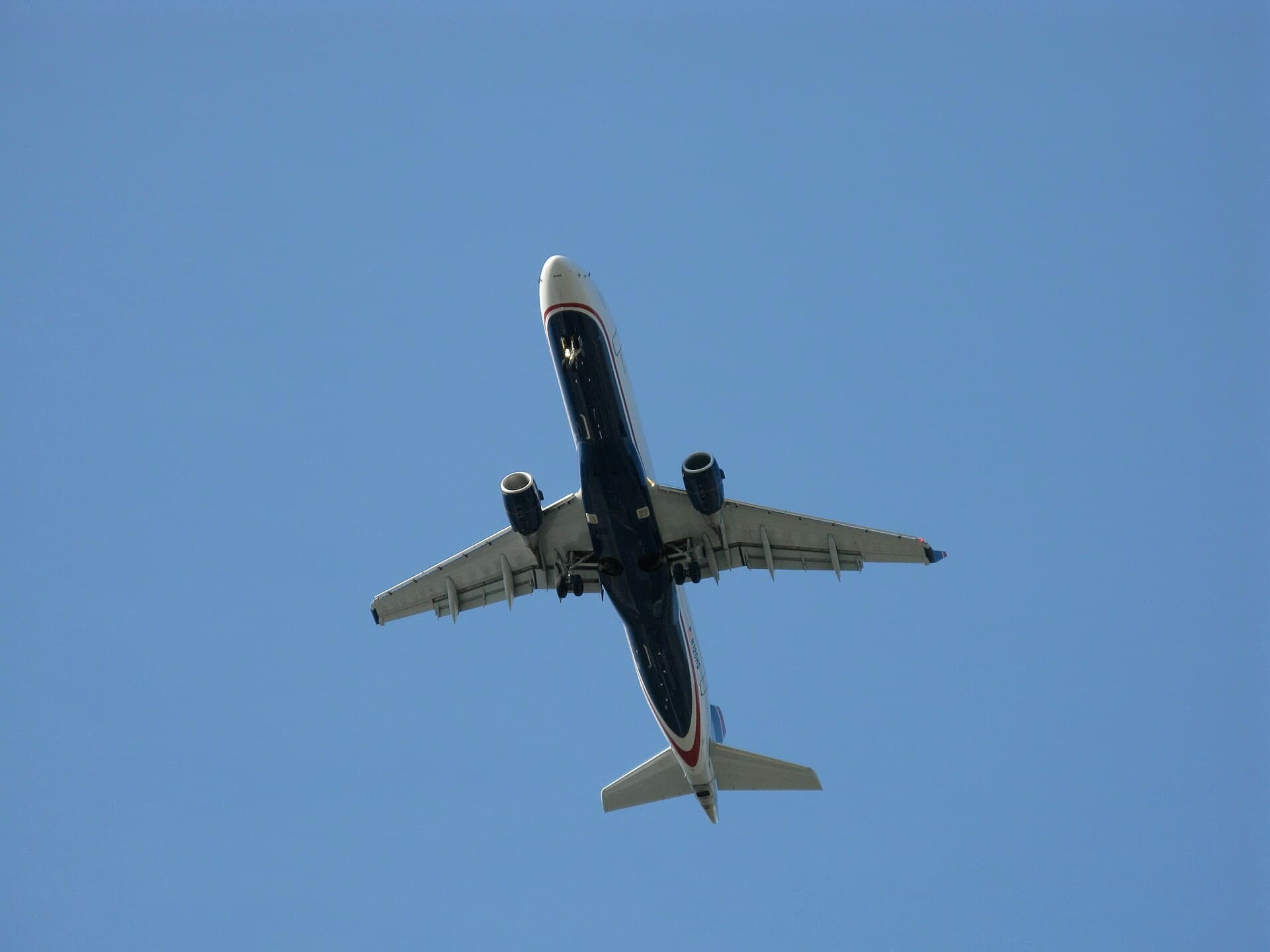 N120HQ — Twin-engine aircraft
