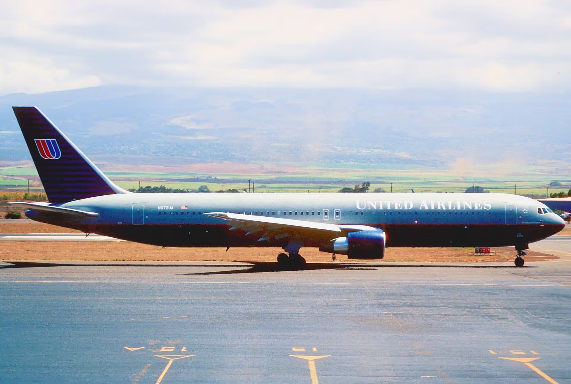 N672UA — Boeing