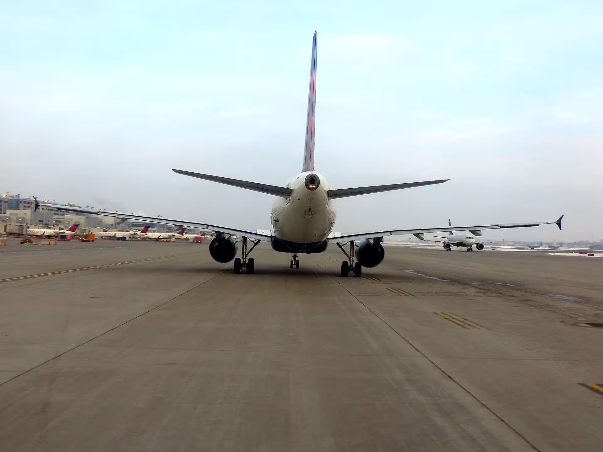 N323NB — Twin-engine aircraft