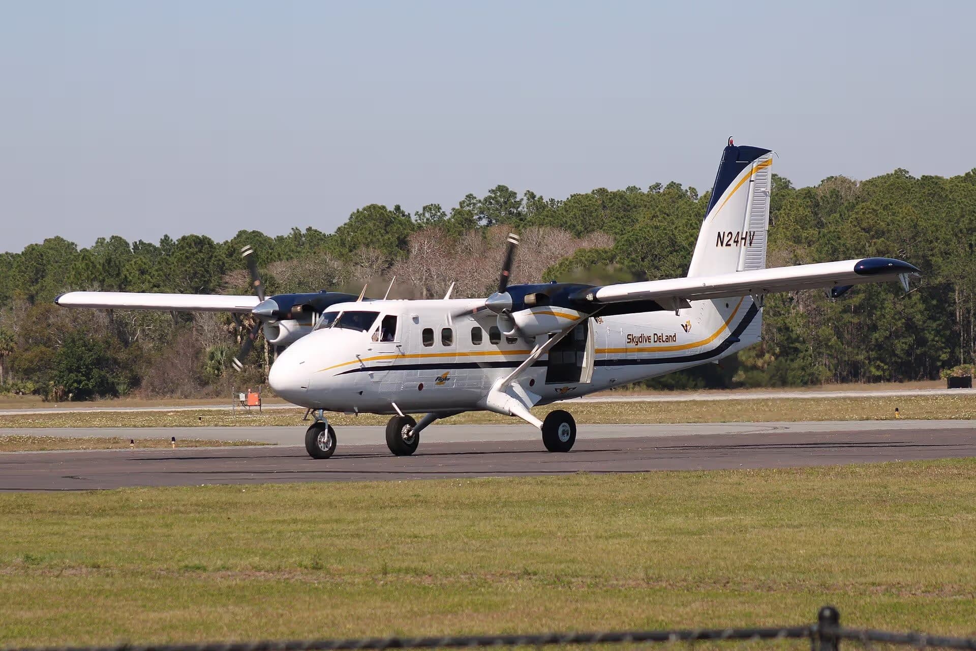 N24HV — De Havilland