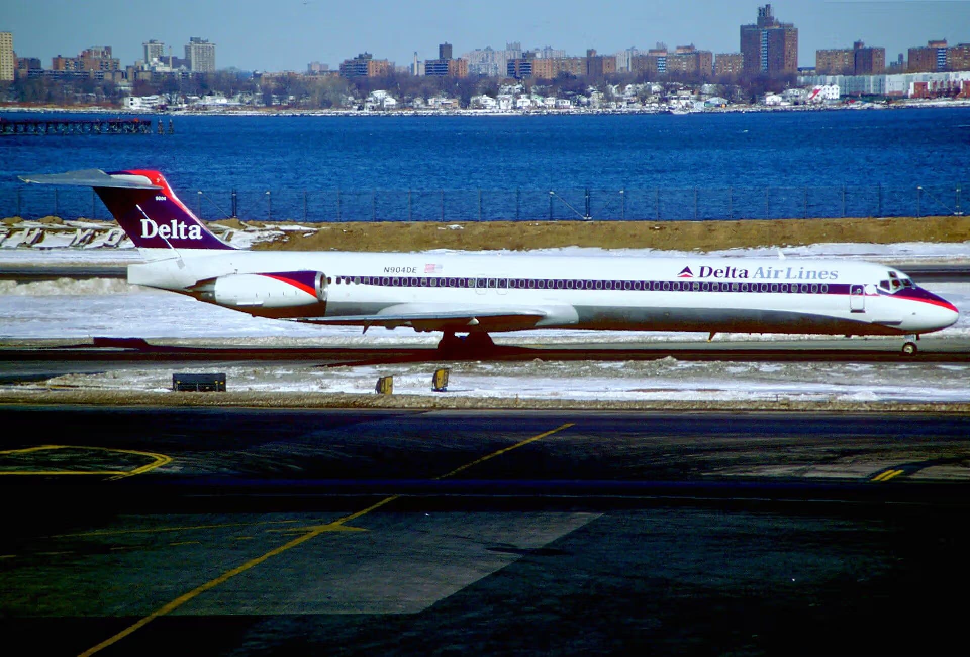 N904DE — Aircraft