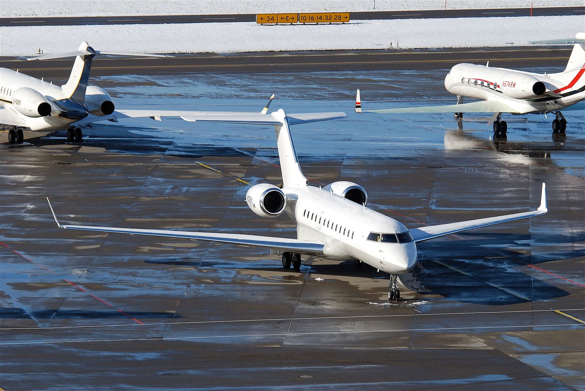 N933EY — Bombardier