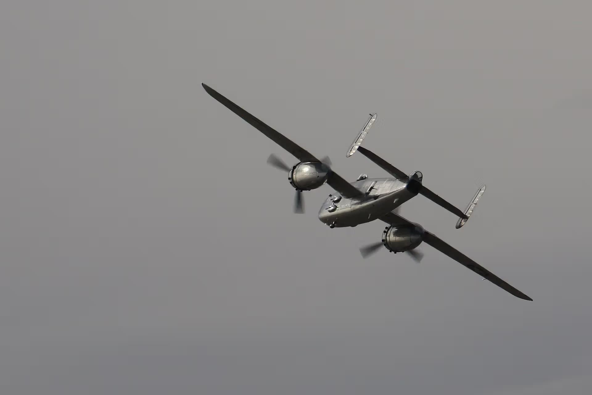 Unidentified — Twin-engine aircraft