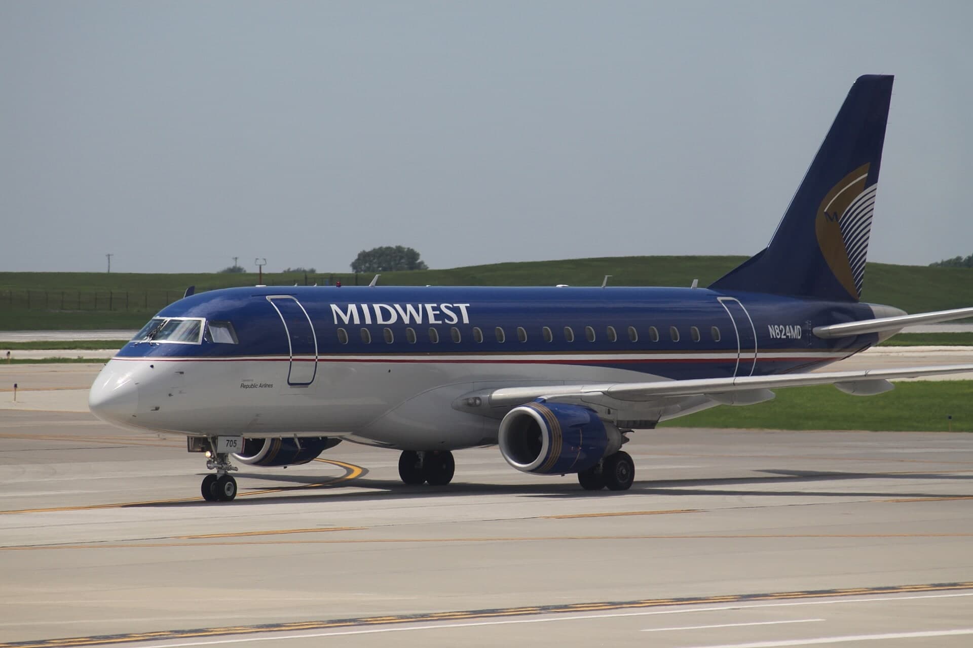 N824MD — Embraer