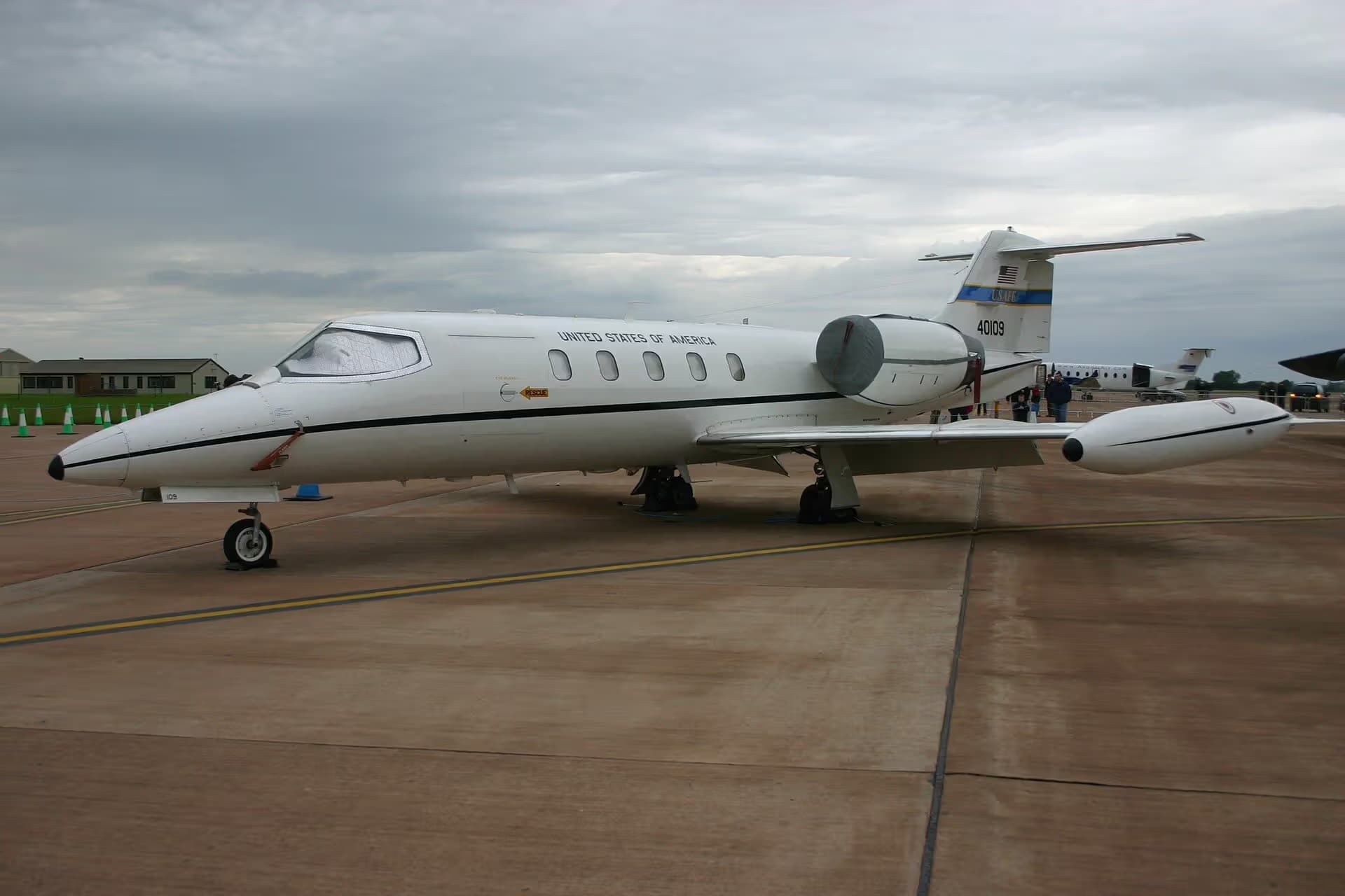 Unidentified — Business jet