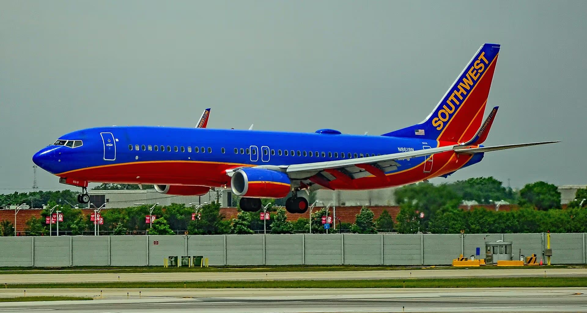 N8618N — Twin-engine aircraft