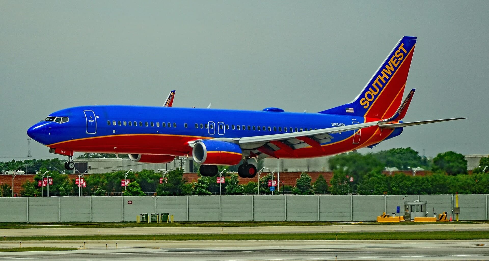 N8618N — Twin-engine aircraft