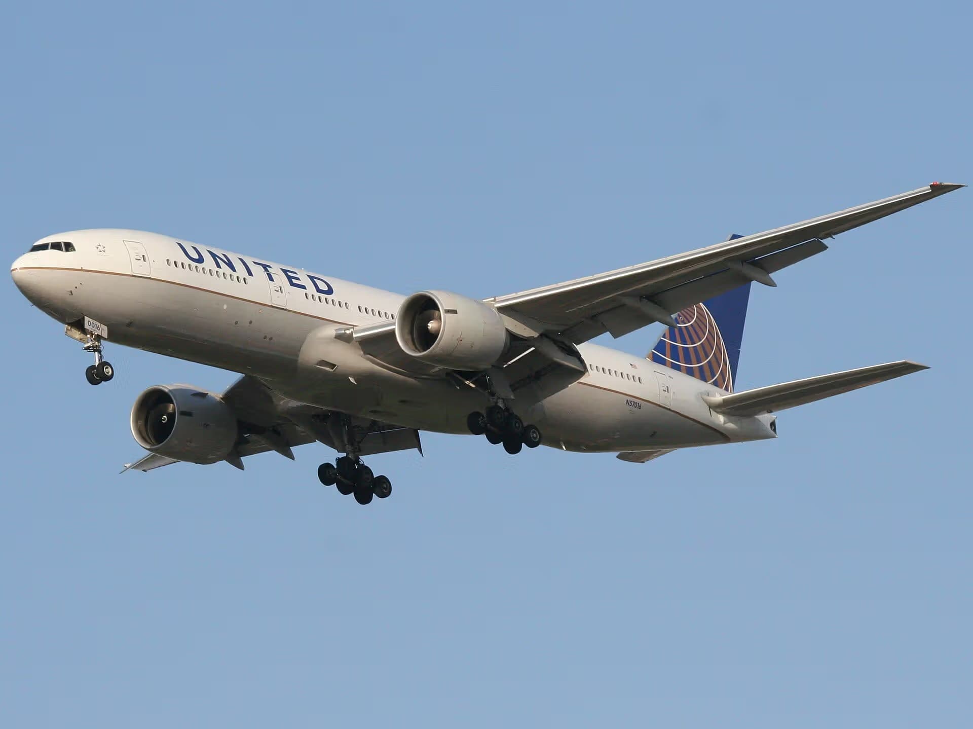 N57016 — Twin-engine aircraft