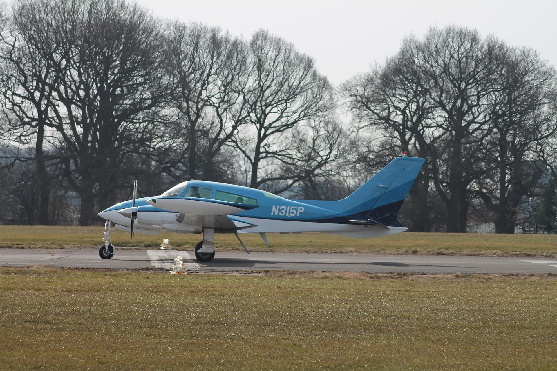 N315P — Twin-engine aircraft