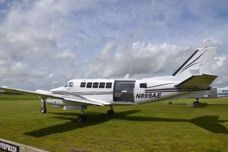 N899AE — Twin-engine aircraft