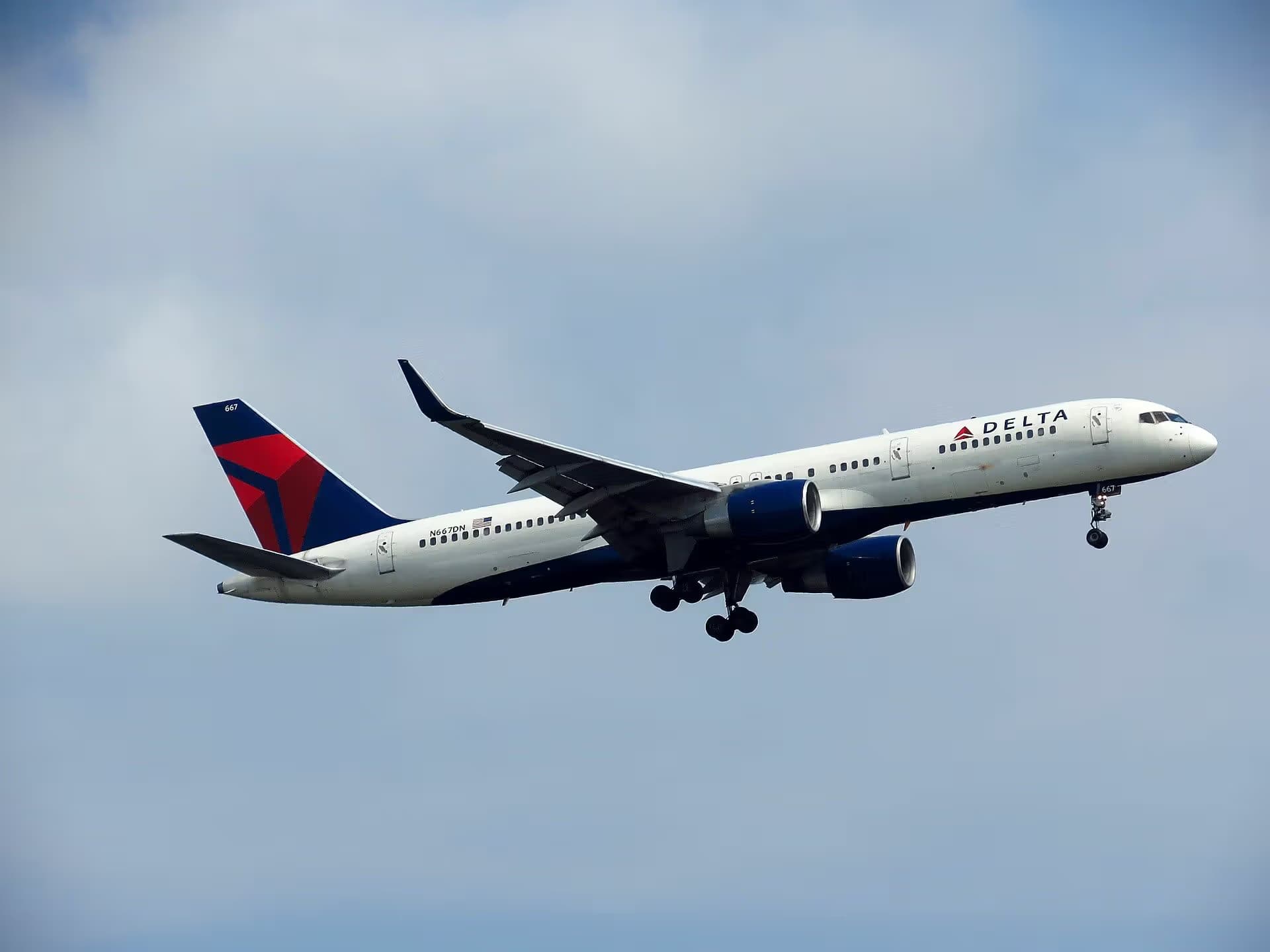 N667DN — Twin-engine aircraft