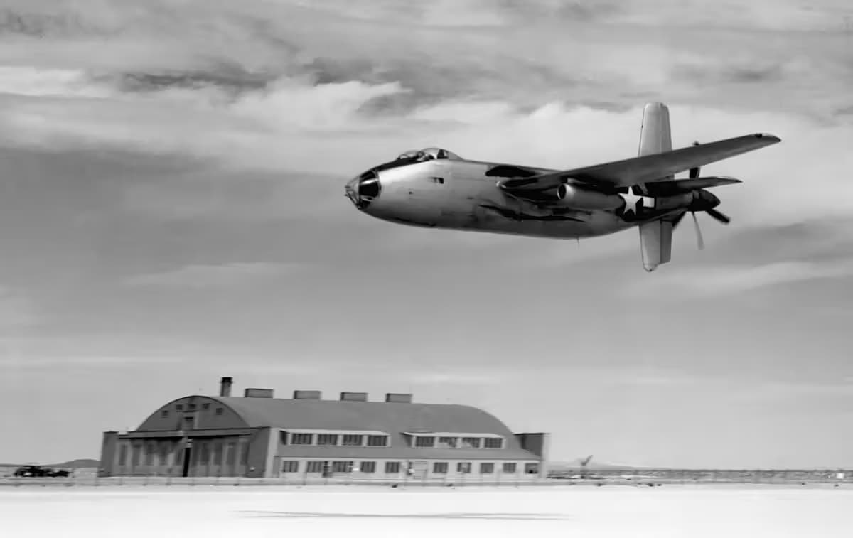 Unidentified — Twin-engine aircraft