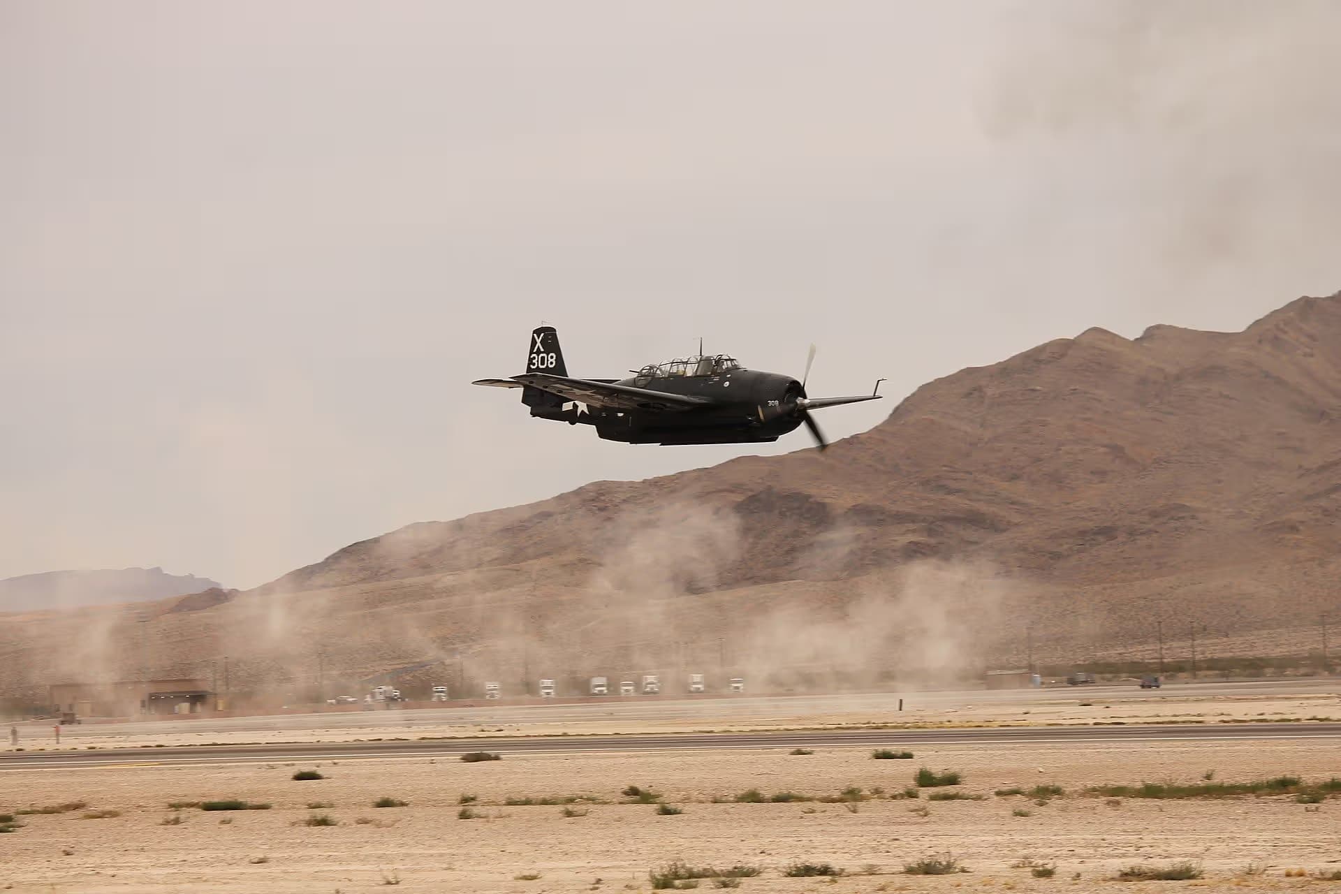 Unidentified — Single-engine aircraft