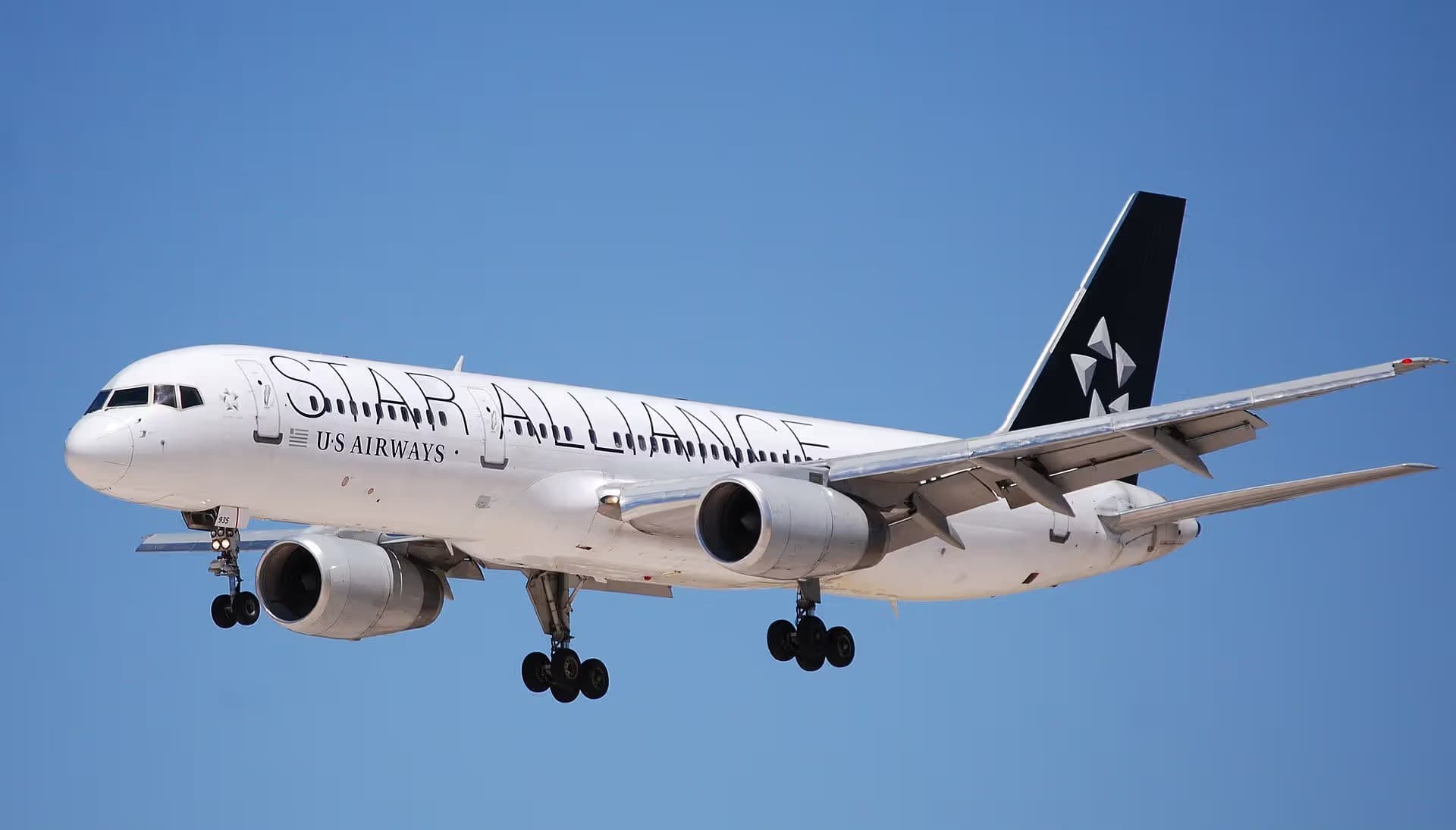 N935UW — Twin-engine aircraft