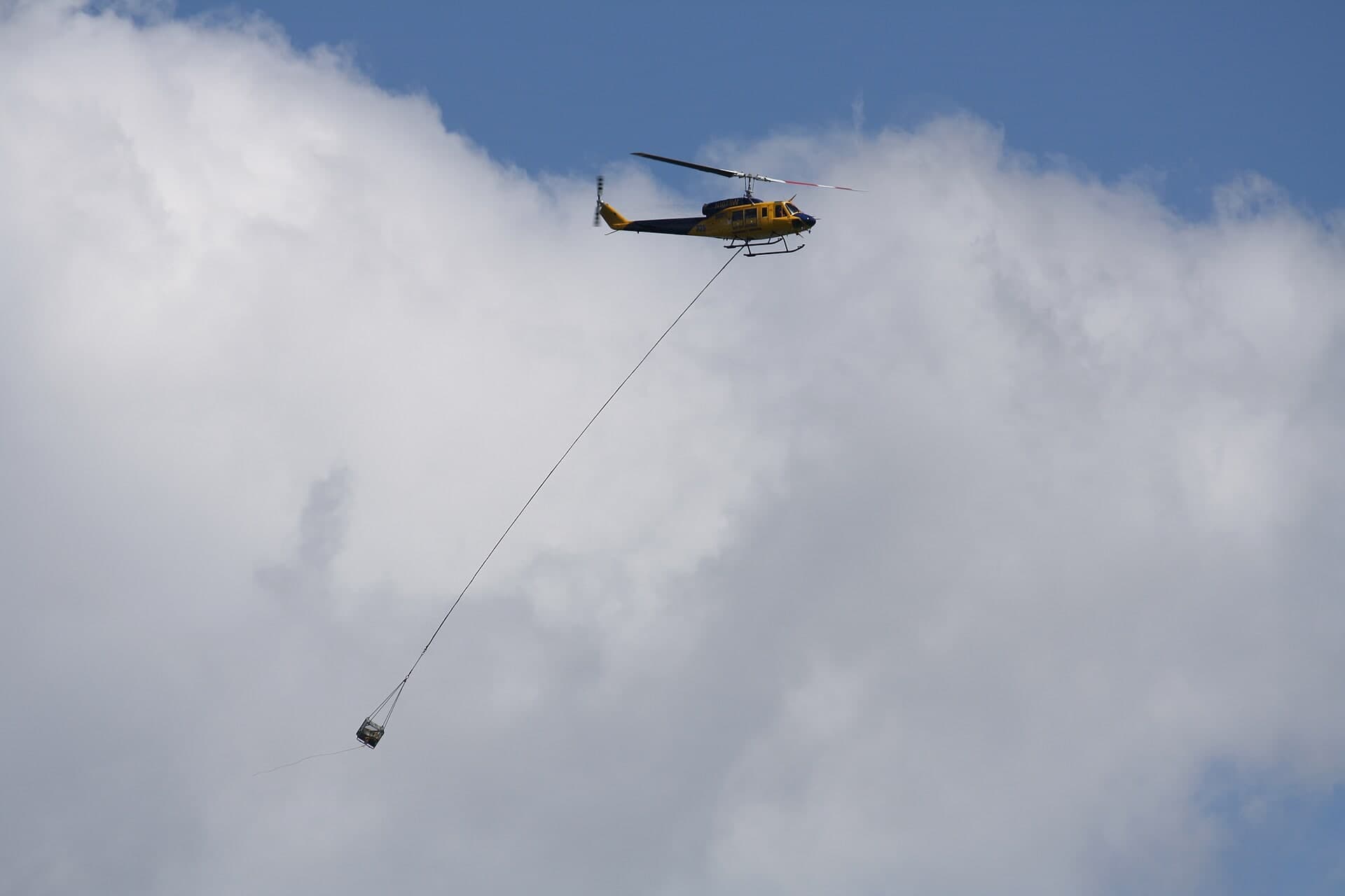 N1073W — Helicopter