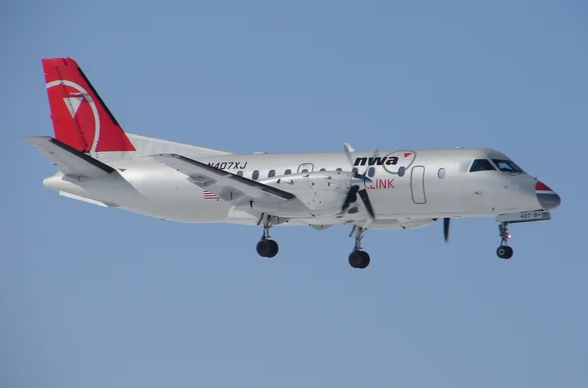 N407XJ — Twin-engine aircraft