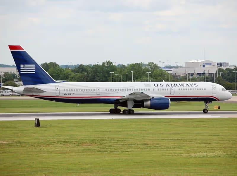 N941UW — Twin-engine aircraft