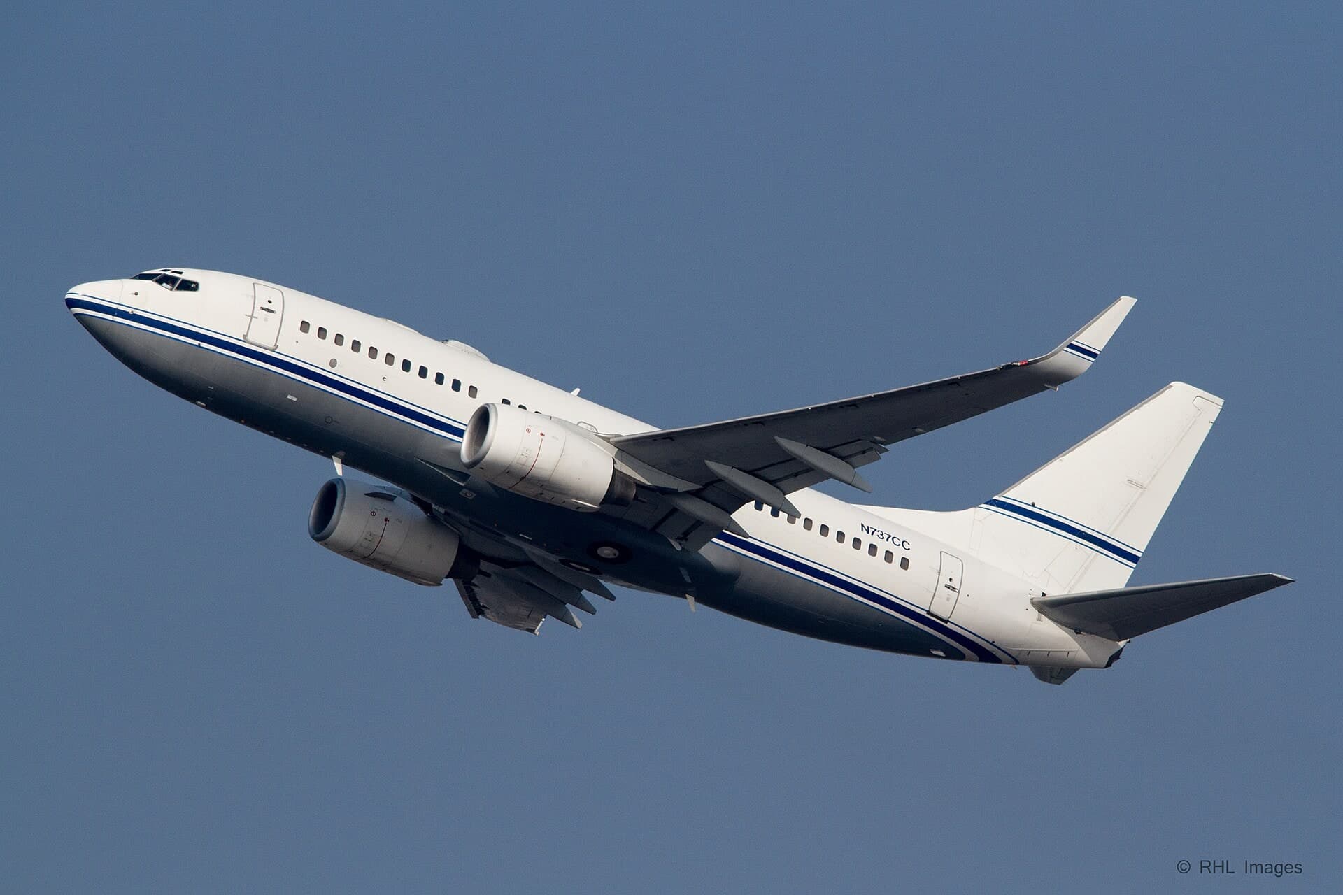 N737CC — Twin-engine aircraft