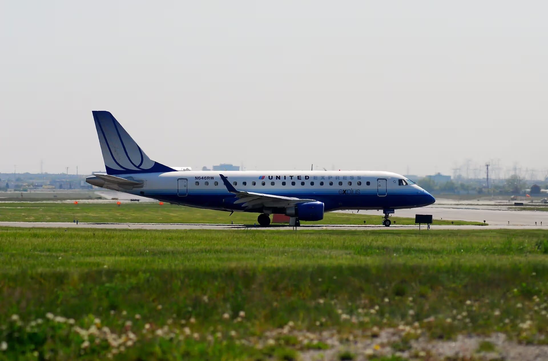 N646RW — Twin-engine aircraft