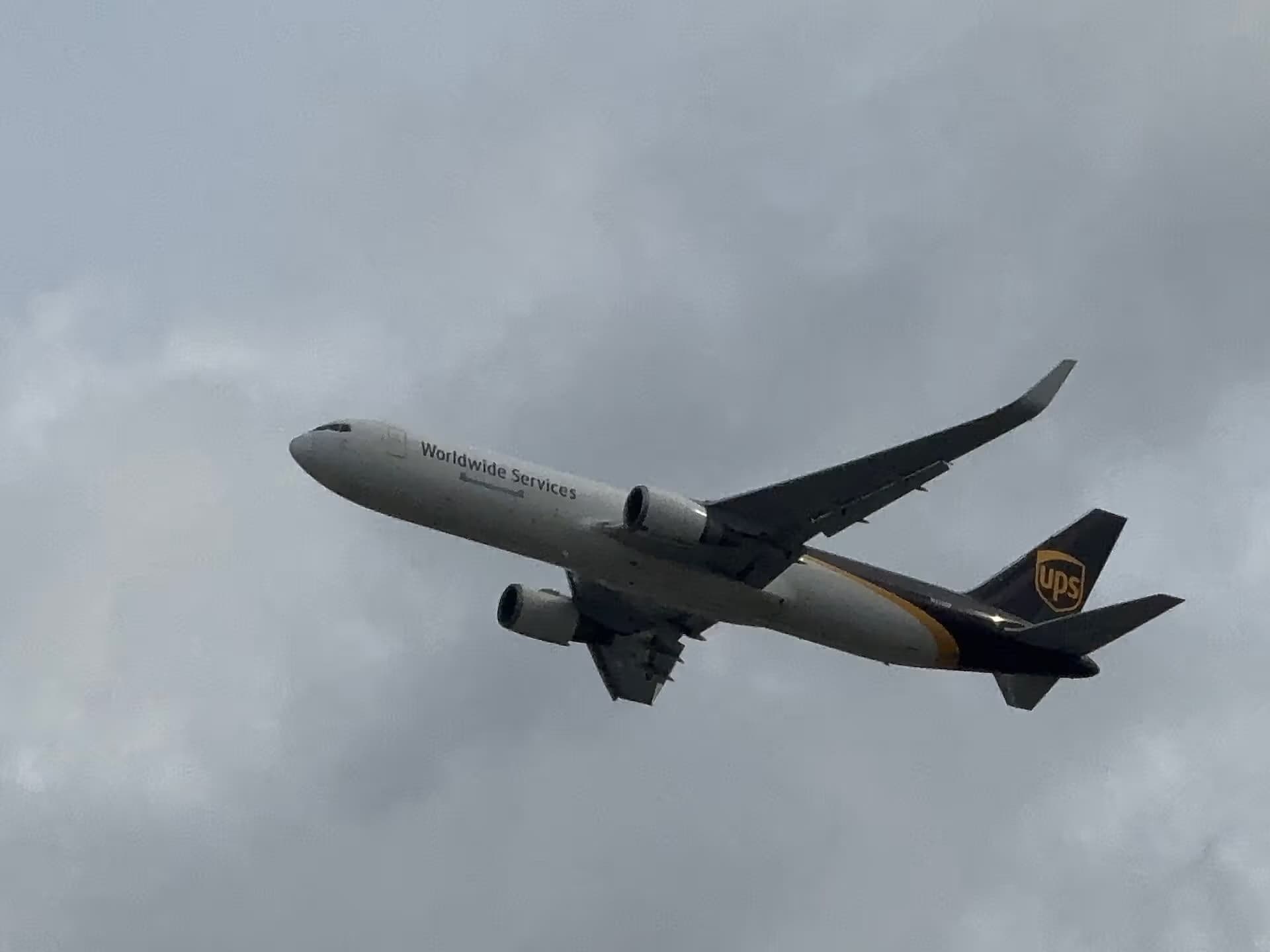 N325UP — Boeing at Singapore Changi Airport