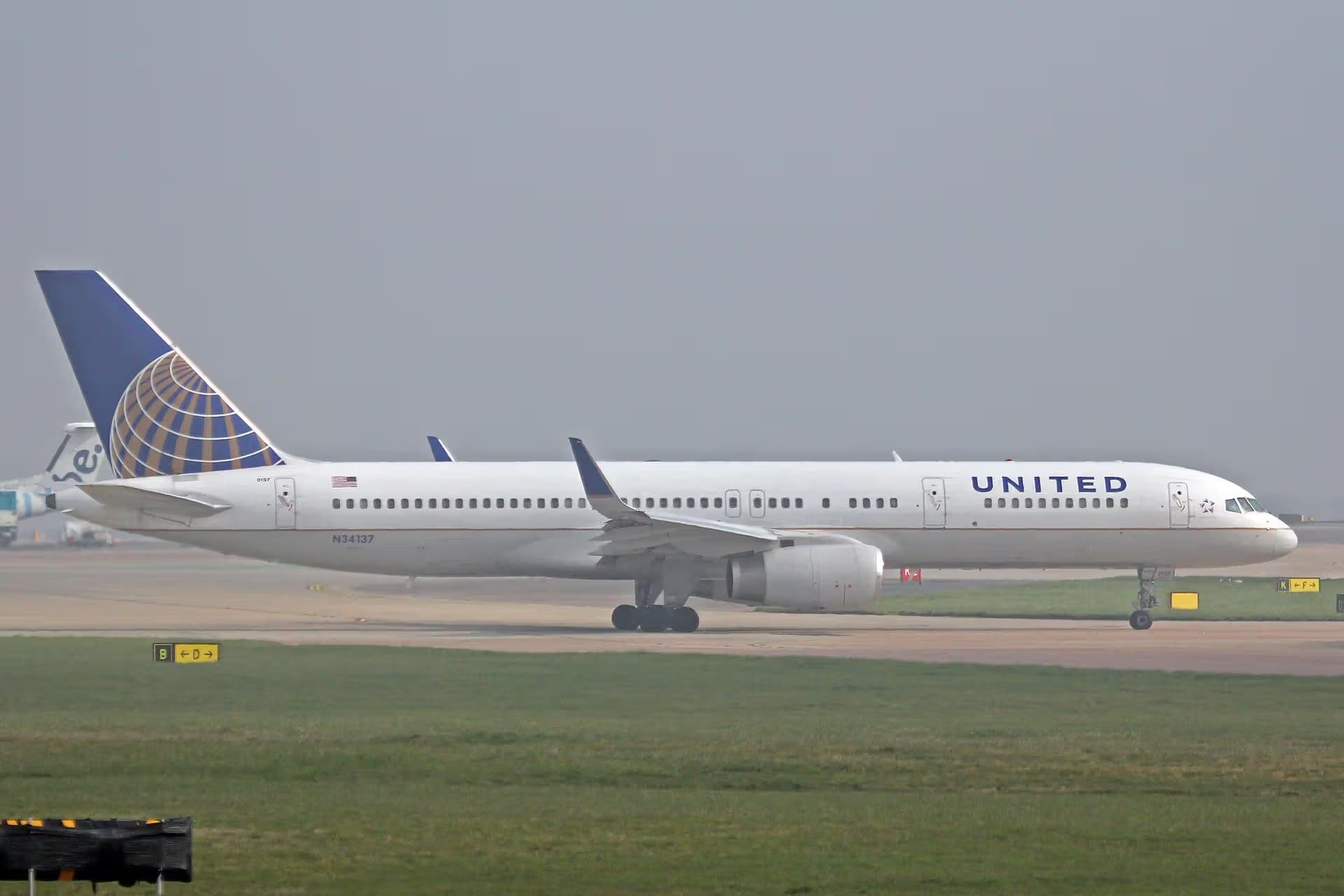 N34137 — Twin-engine aircraft