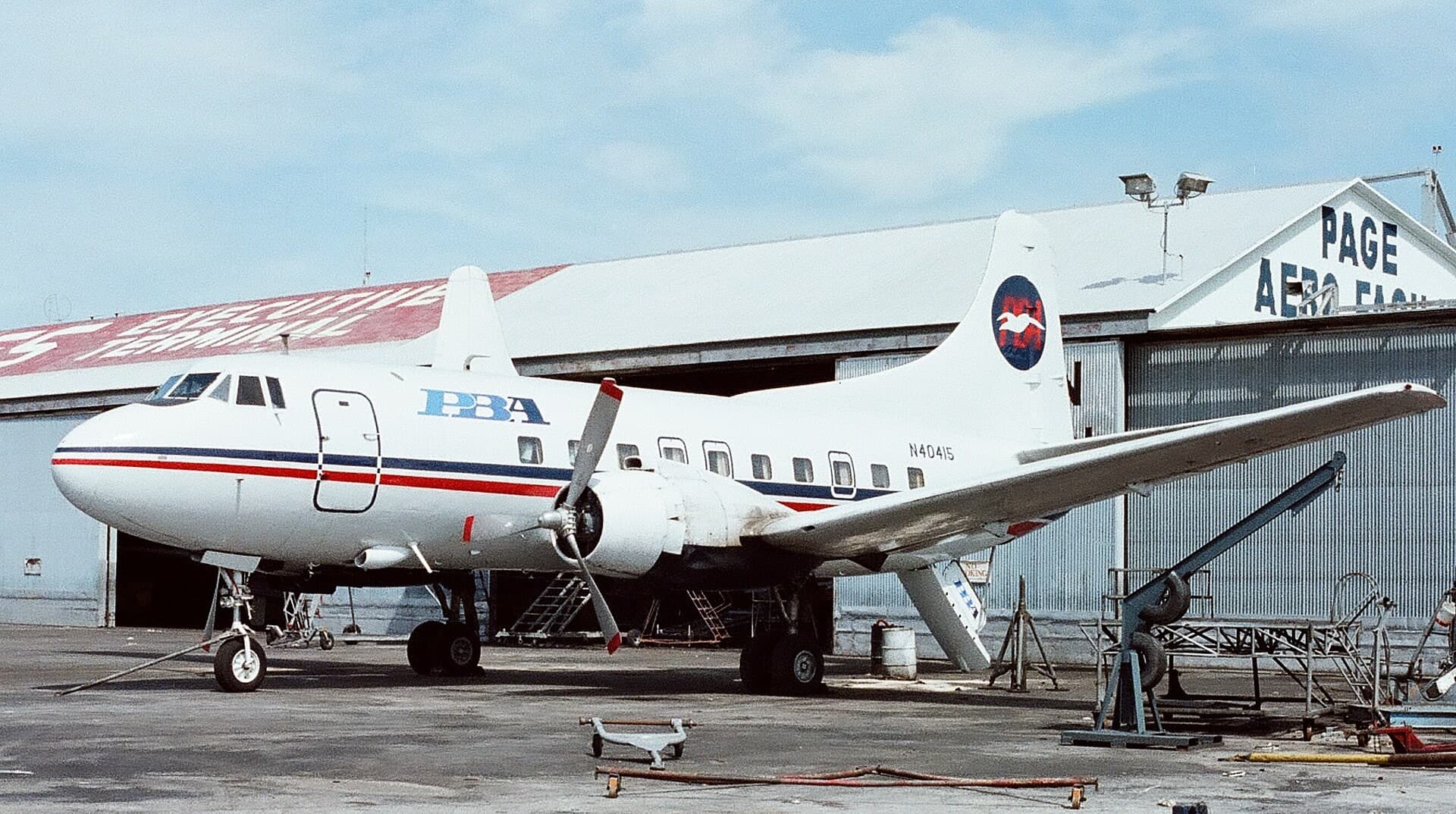 N40415 — Twin-engine aircraft