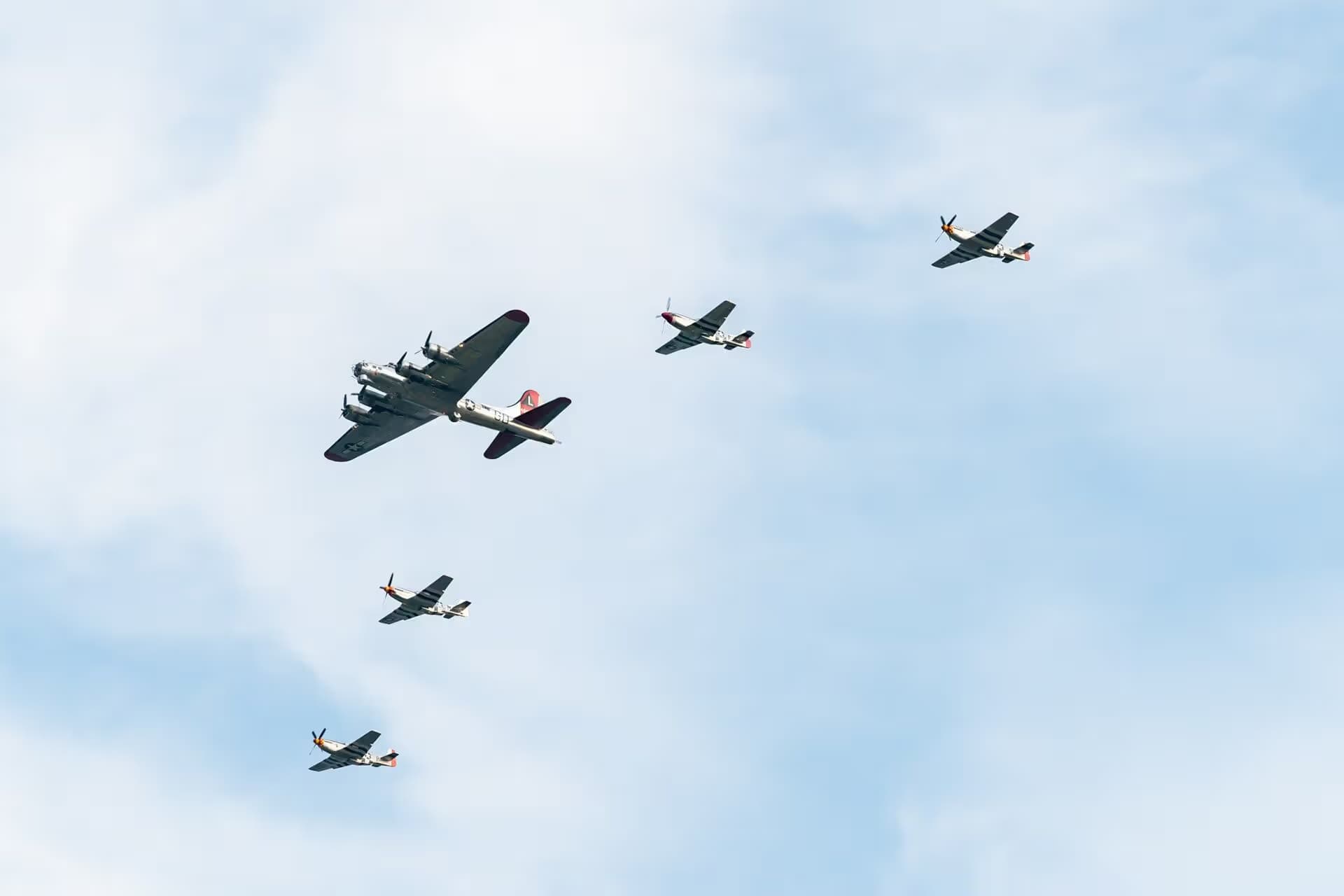 Unidentified — Single-engine aircraft