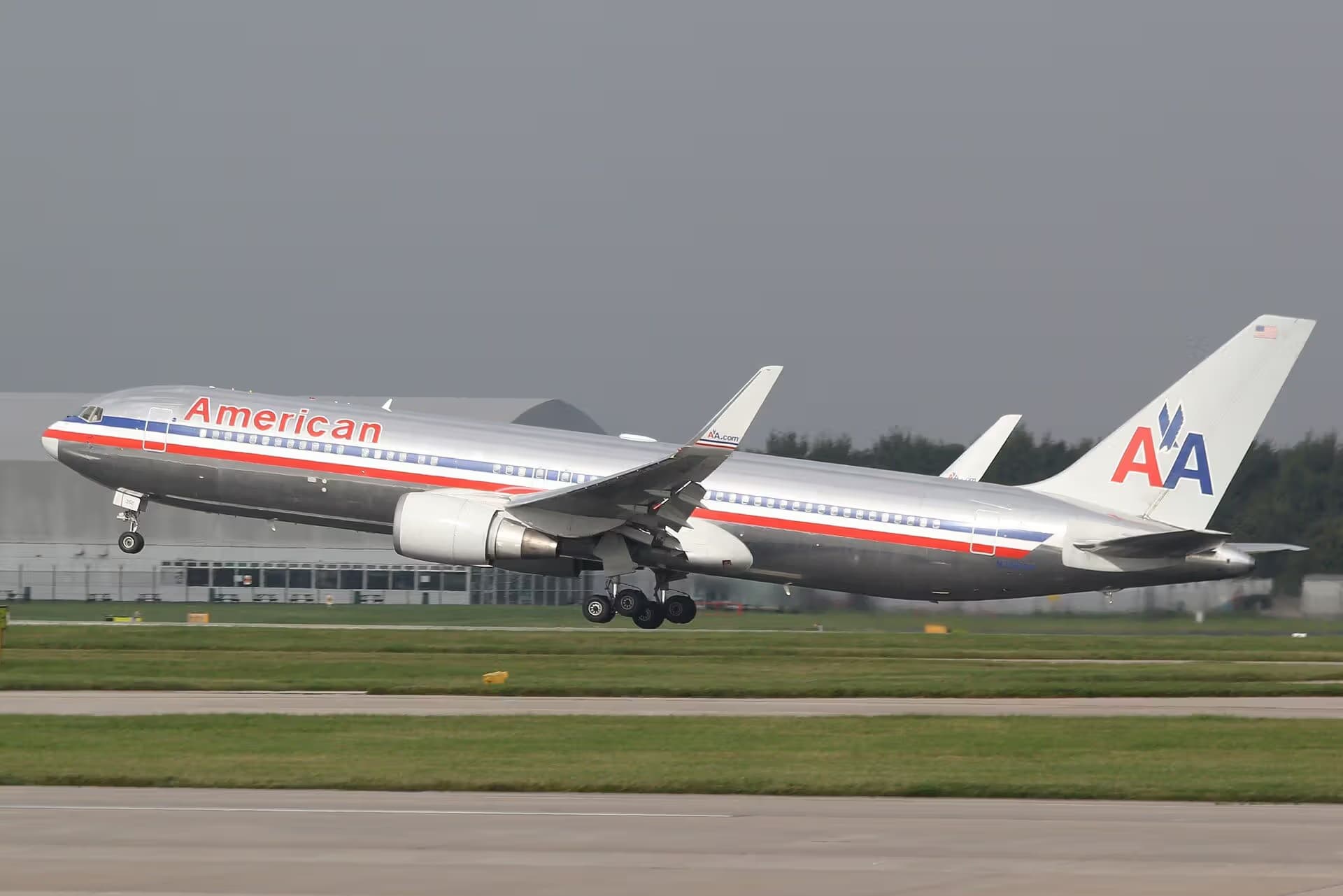 N352AA — Boeing
