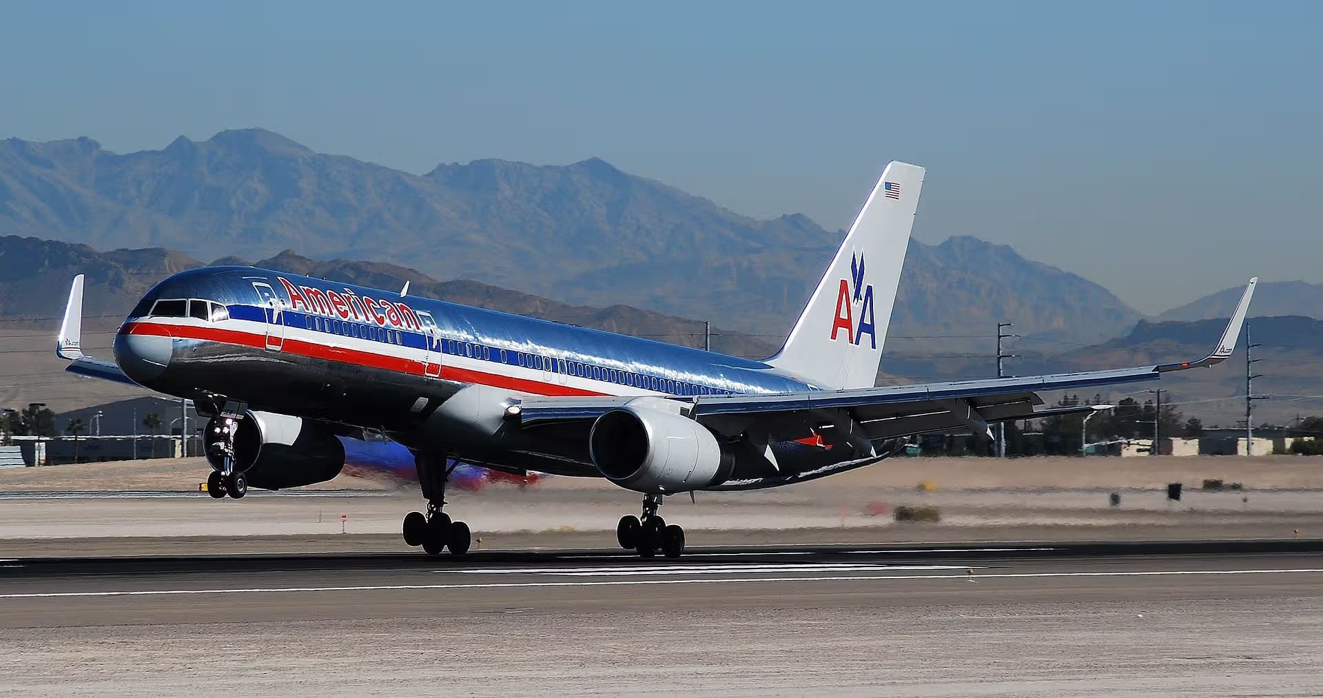 N672AA — Twin-engine aircraft