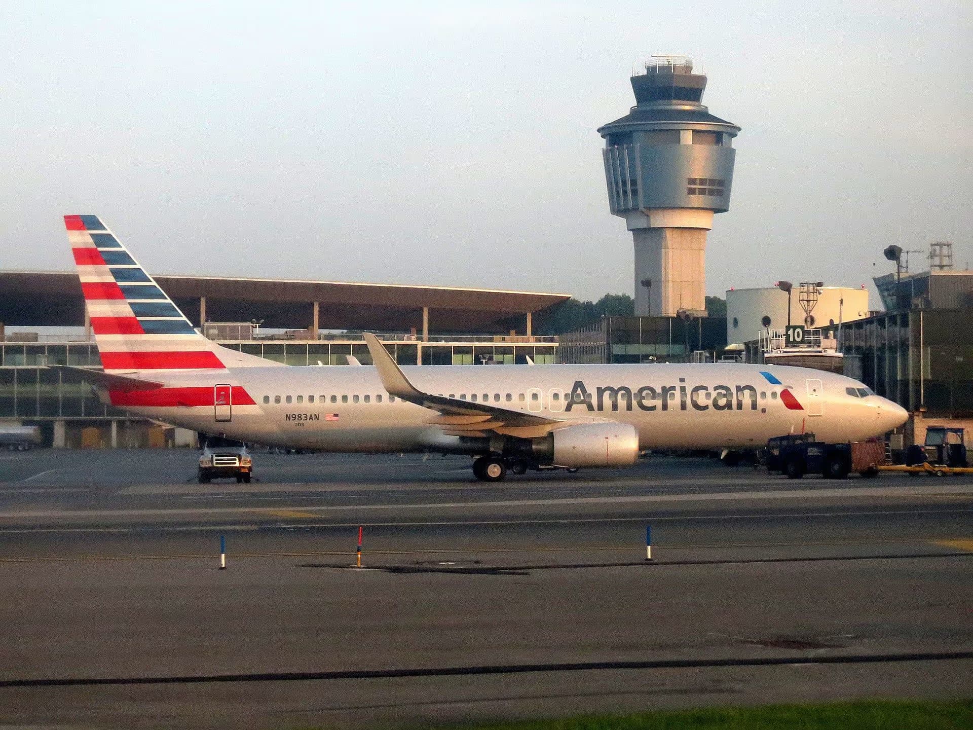 N983AN — Twin-engine aircraft