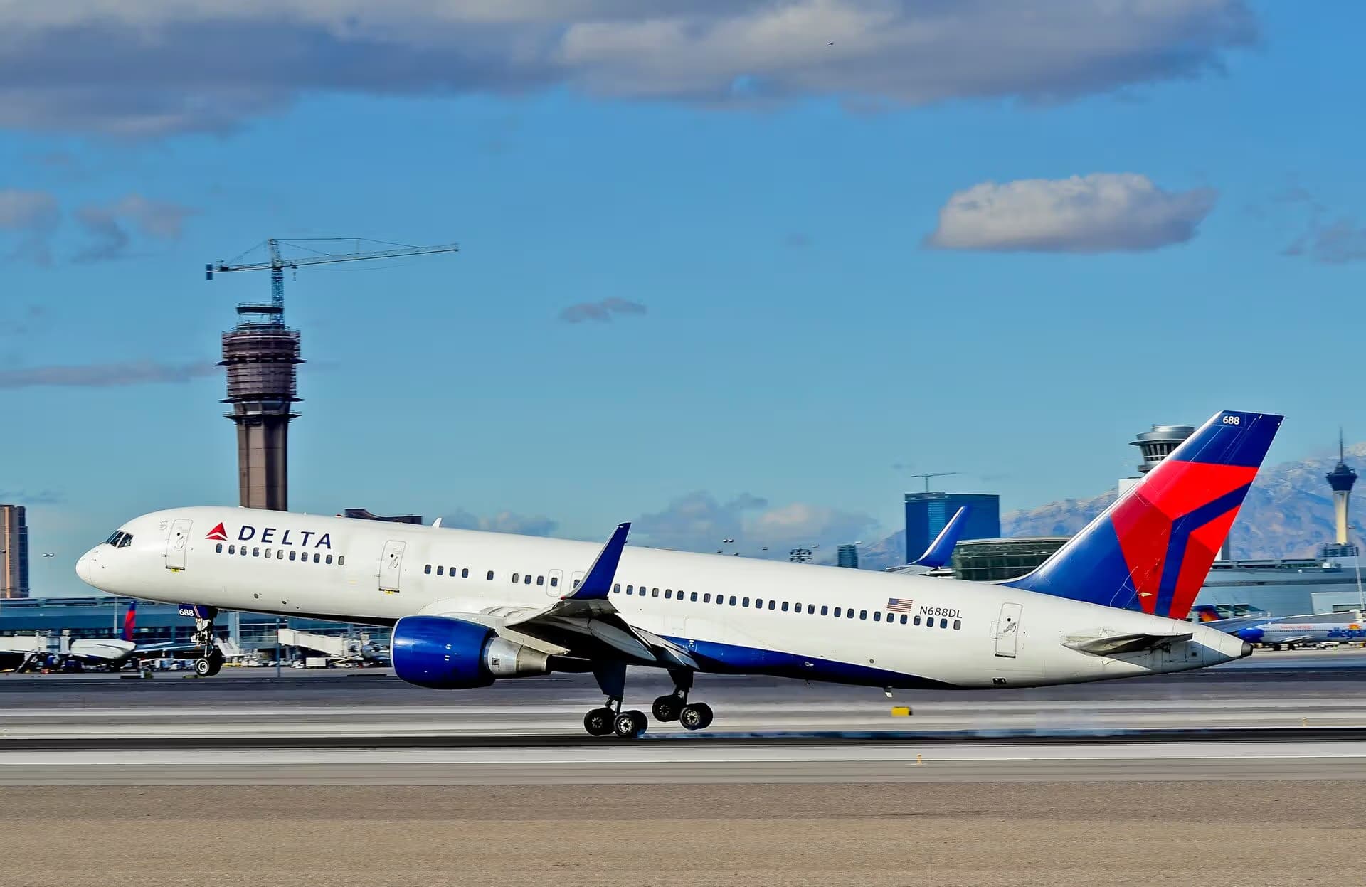 N688DL — Twin-engine aircraft