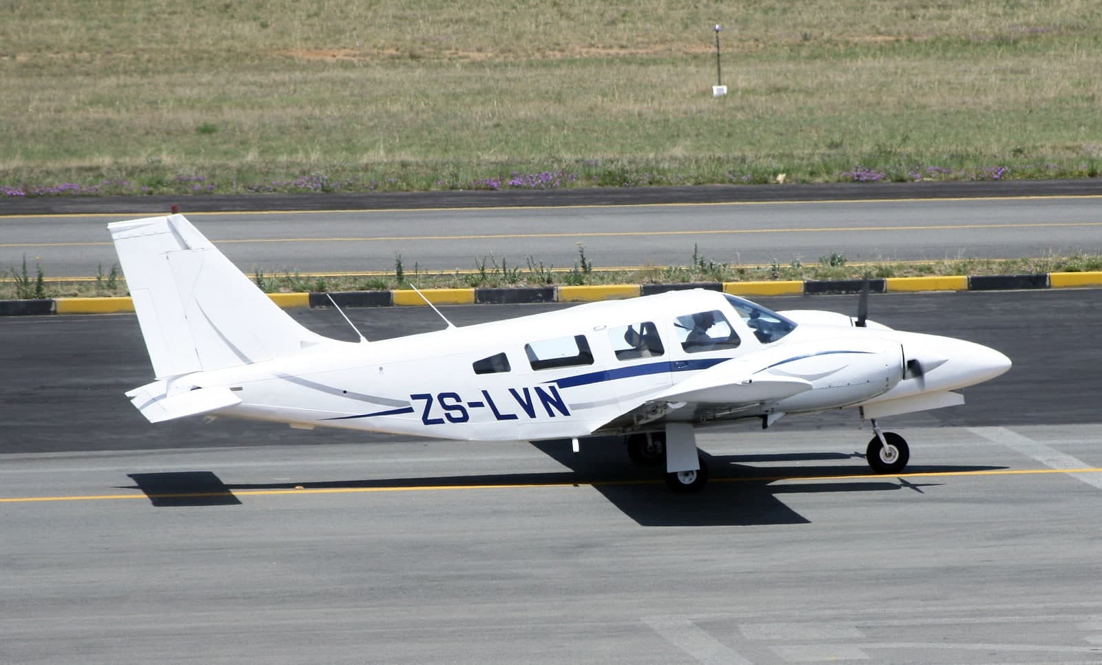 ZS-LVN — Piper