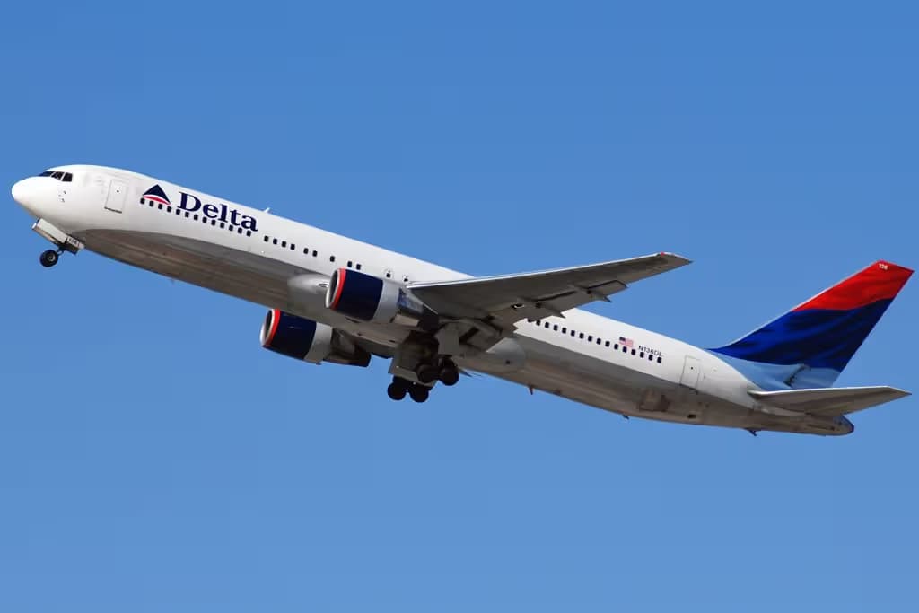 N136DL — Boeing