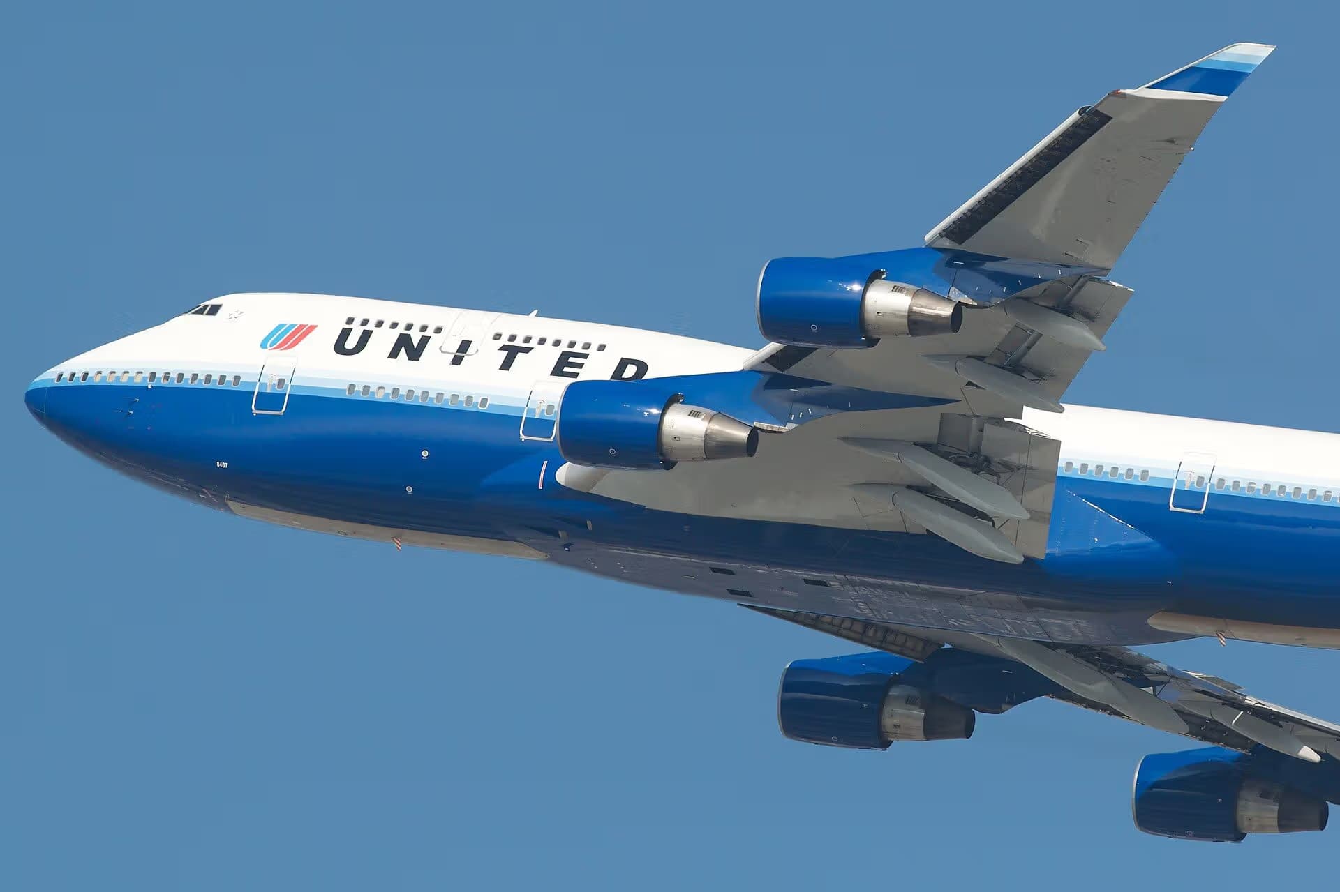 N107UA — Boeing
