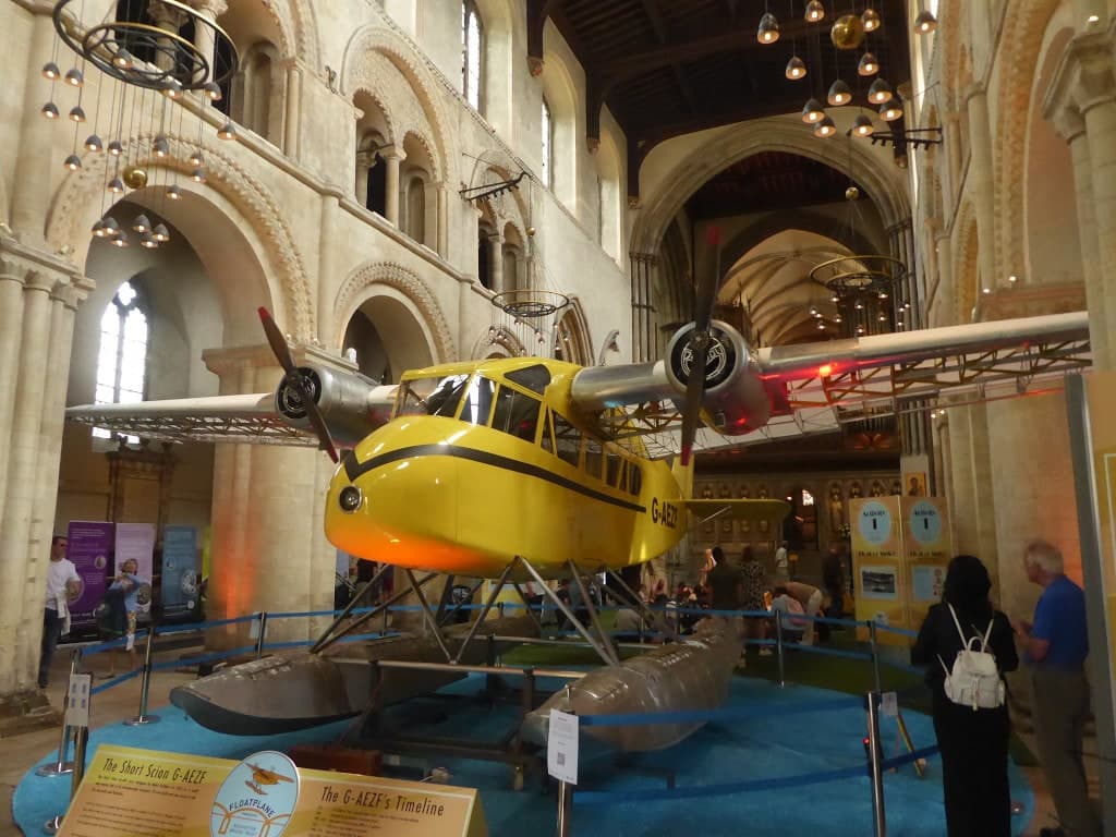 G-AEZF — Twin-engine aircraft