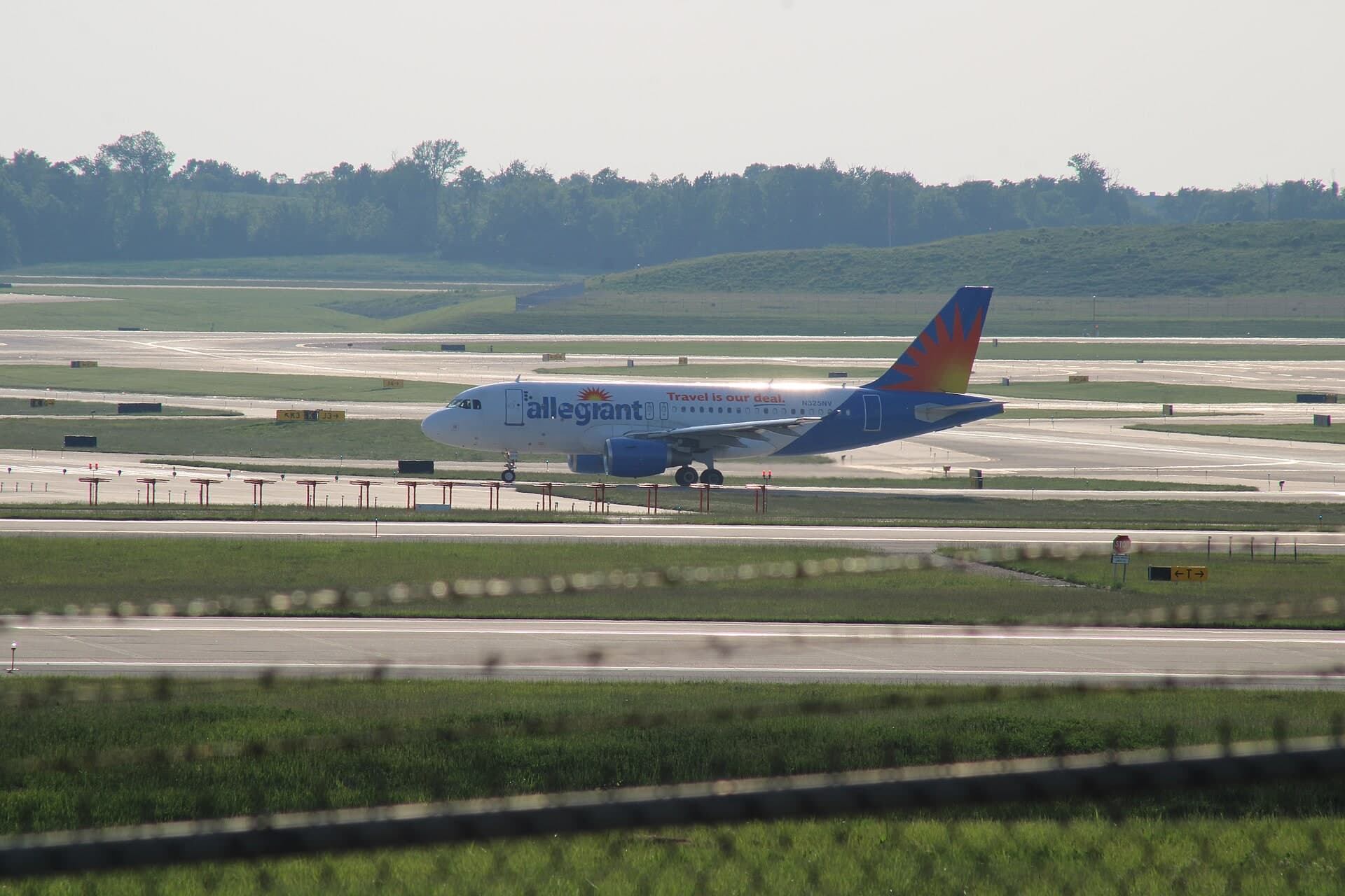 N325NV — Twin-engine aircraft