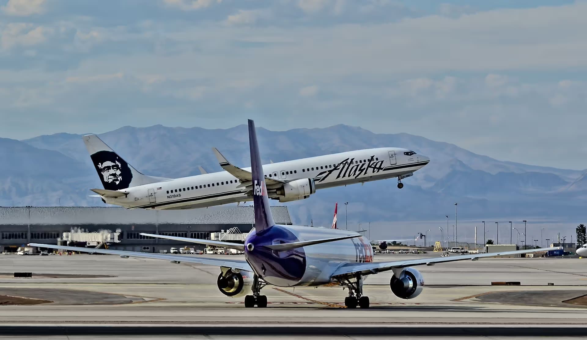 N319AS — Boeing