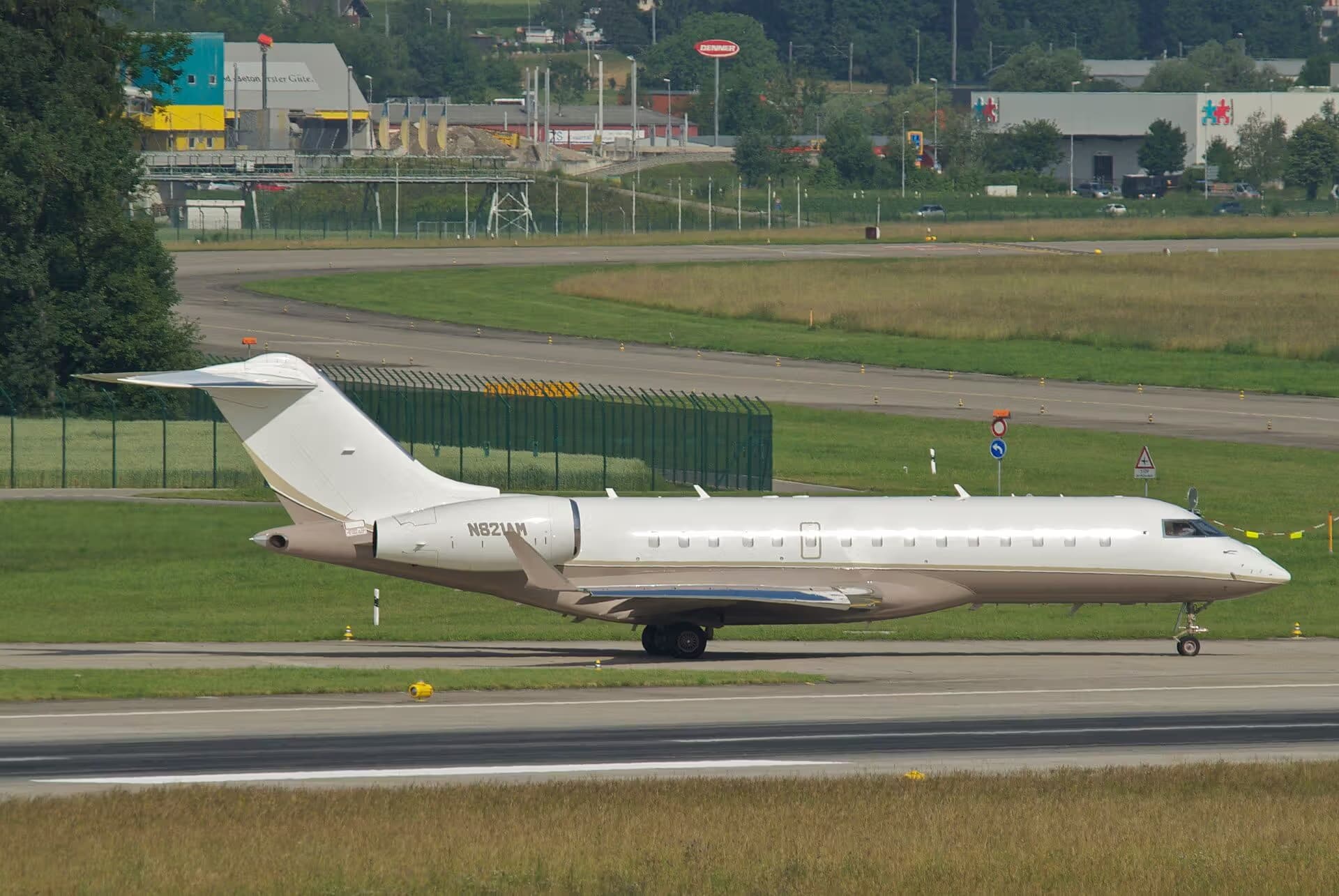 N821AM — Bombardier